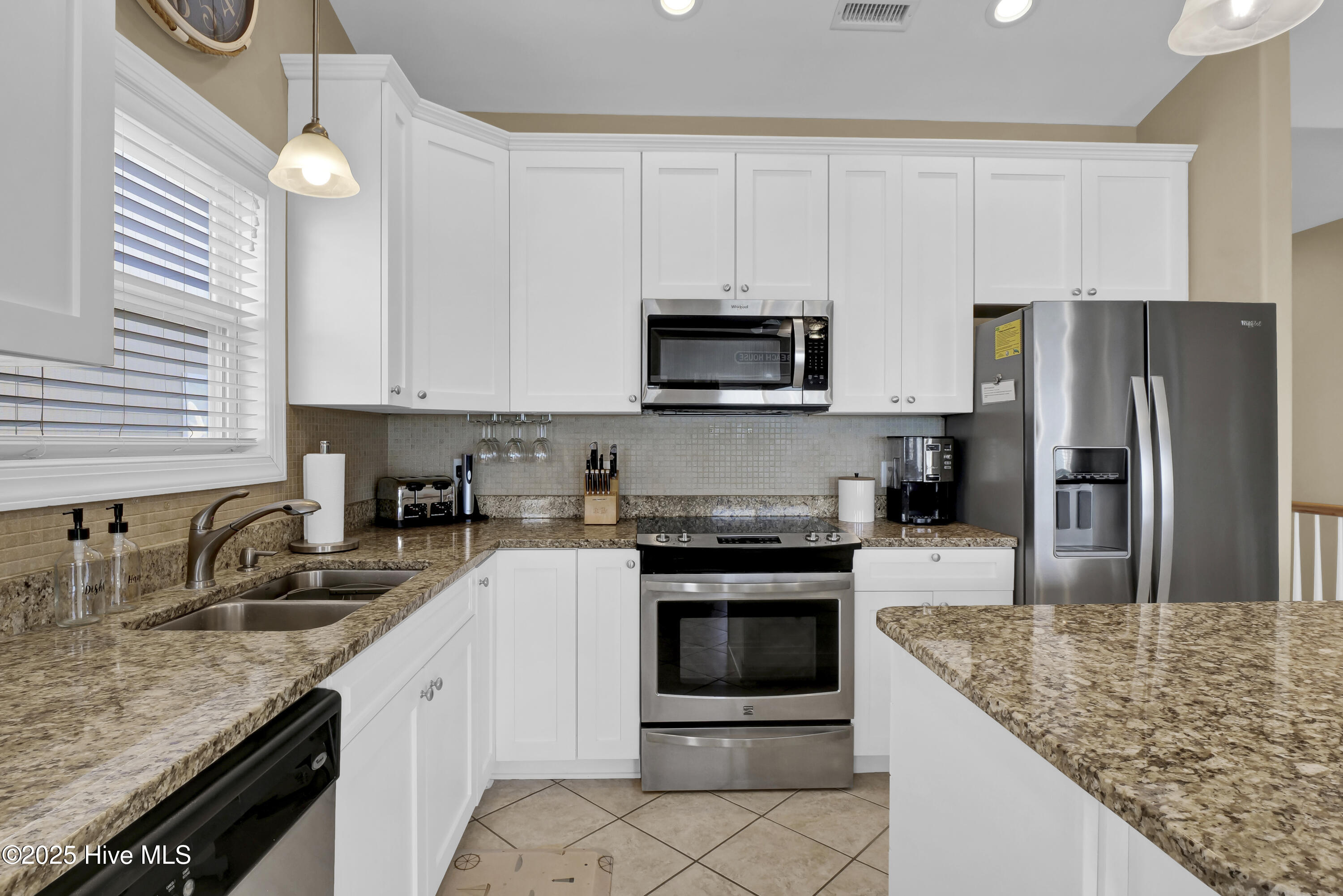 100535272 | Photo 44