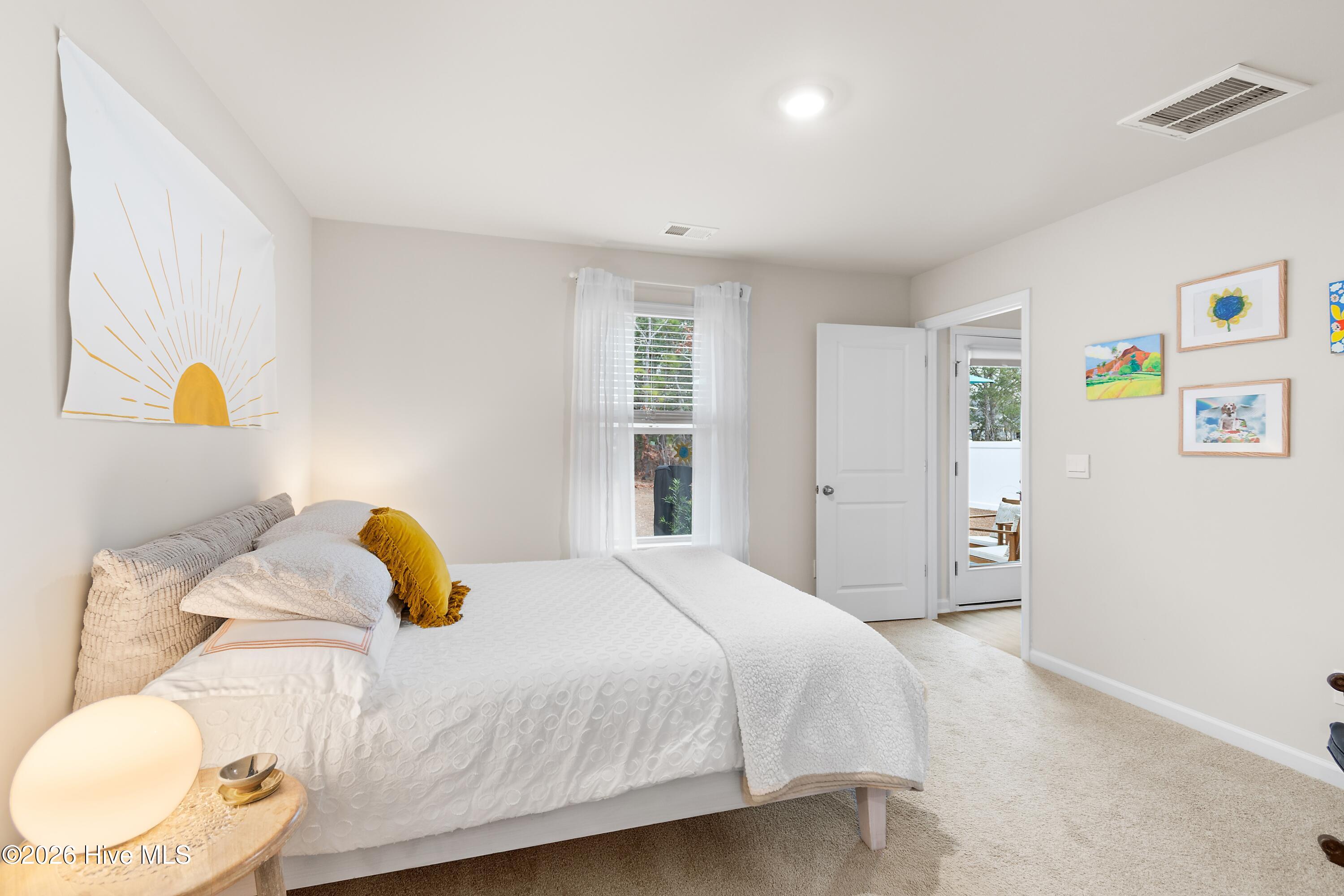 100549910 | Photo 24