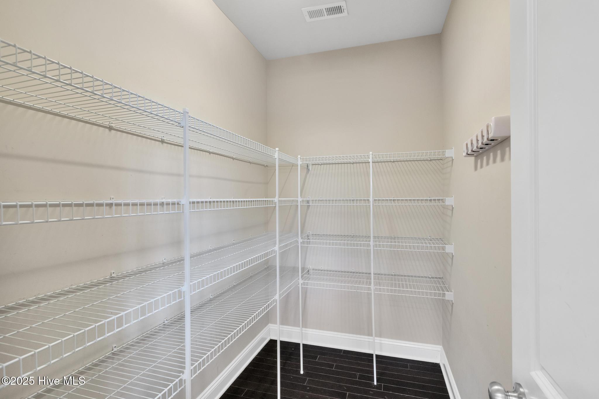 100531239 | Photo 23