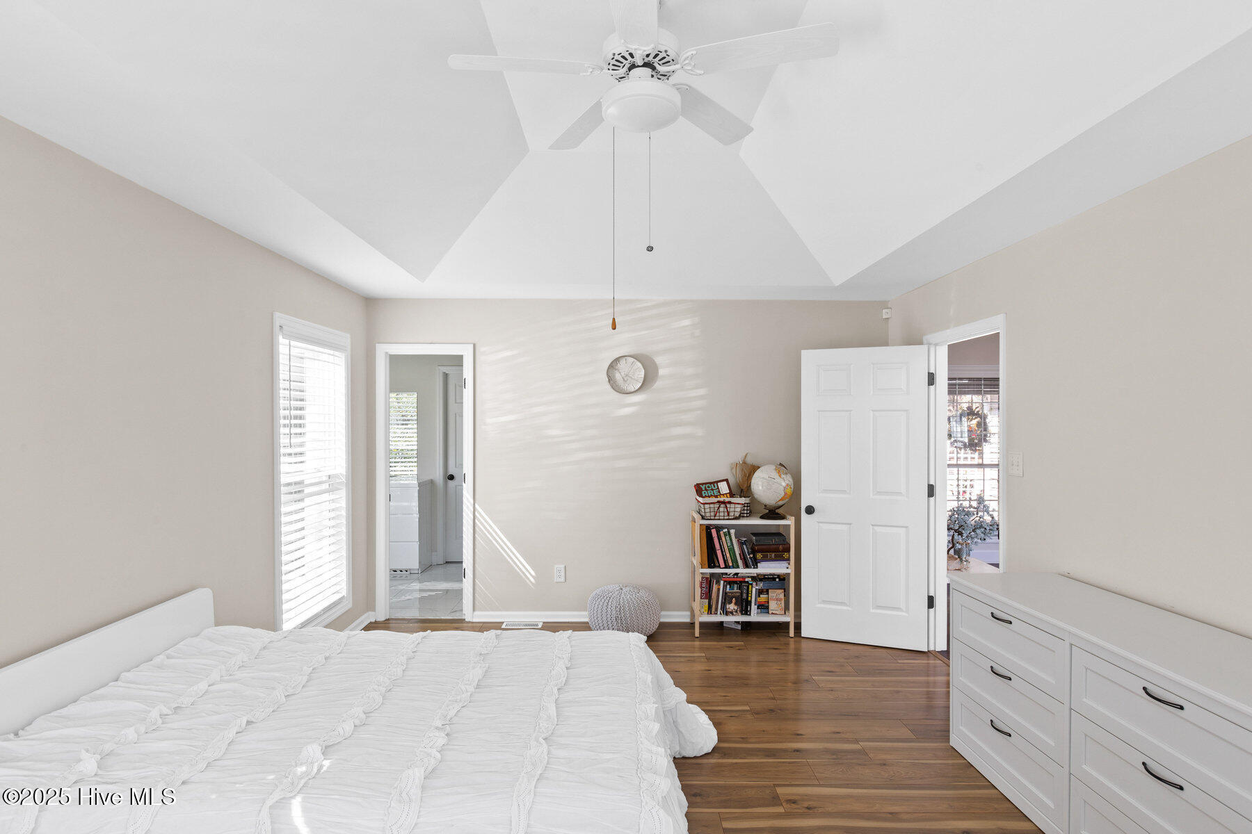 100497400 | Photo 24