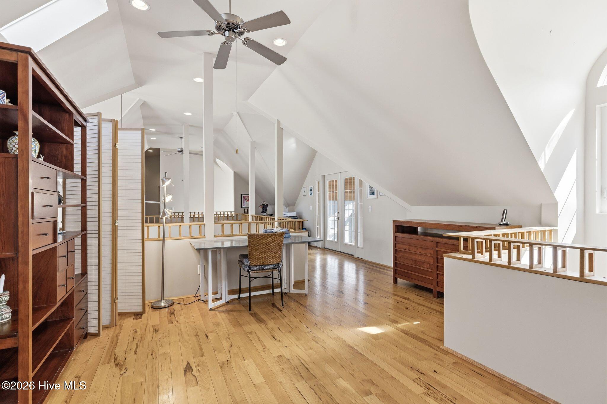 100555834 | Photo 43