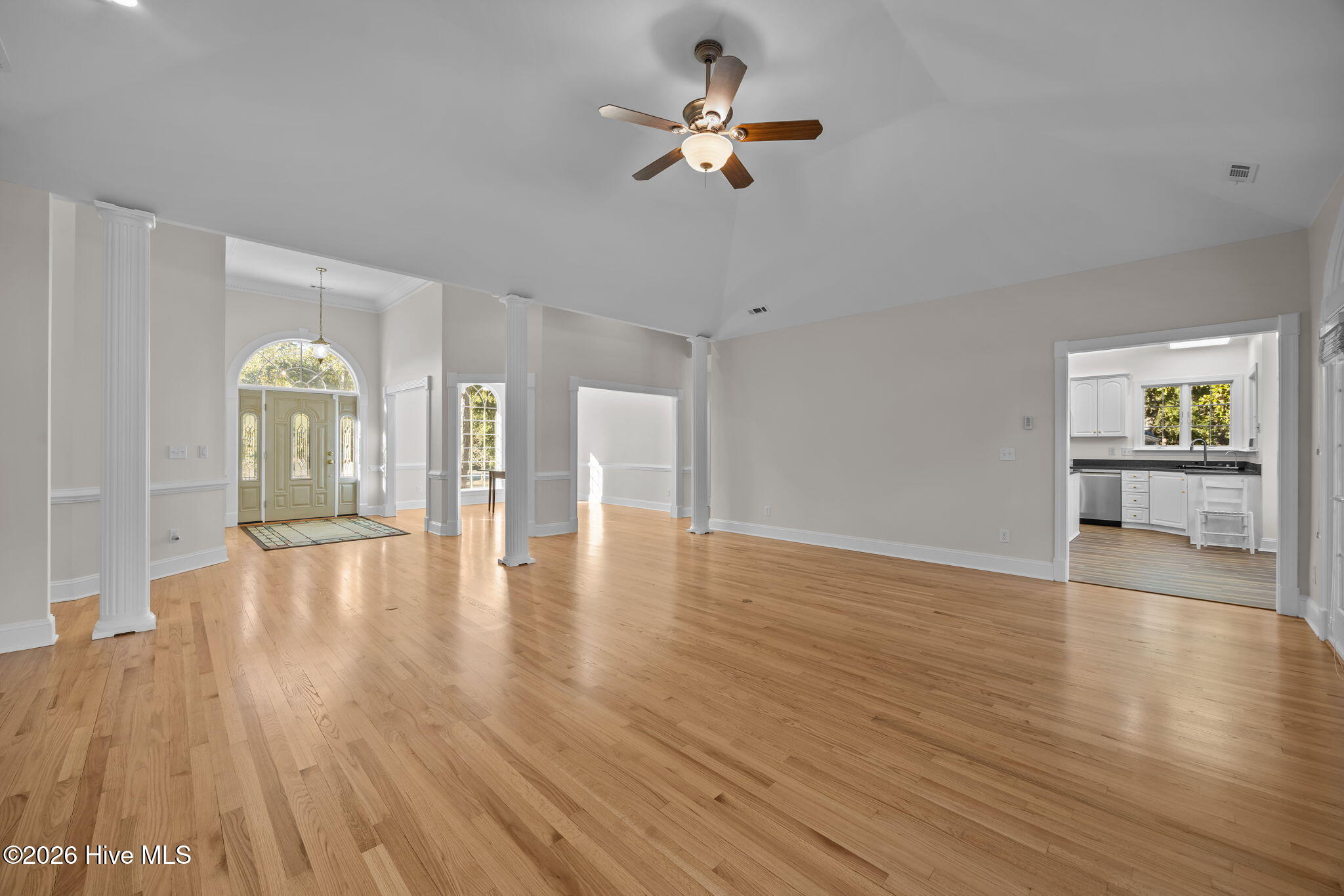 100548022 | Photo 12