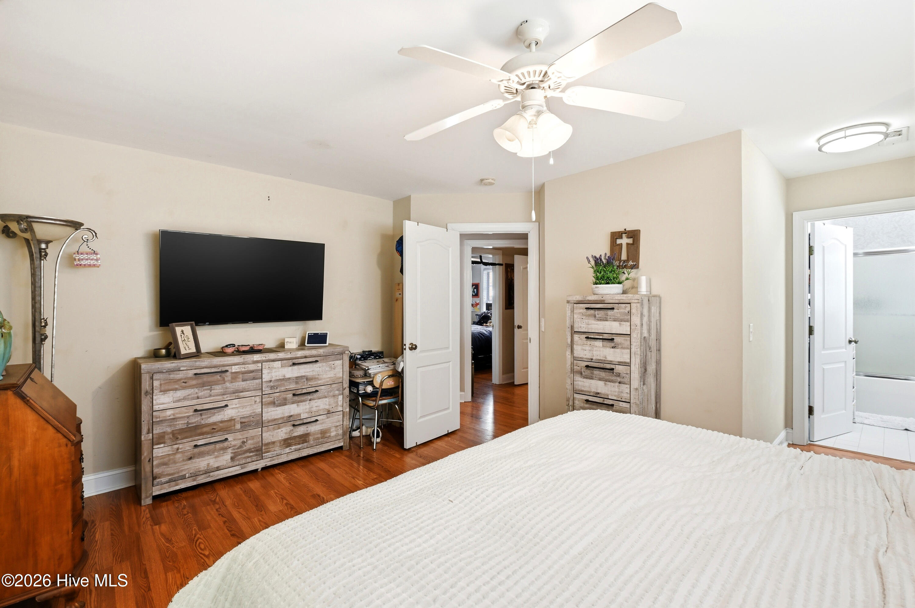 100567999 | Photo 28