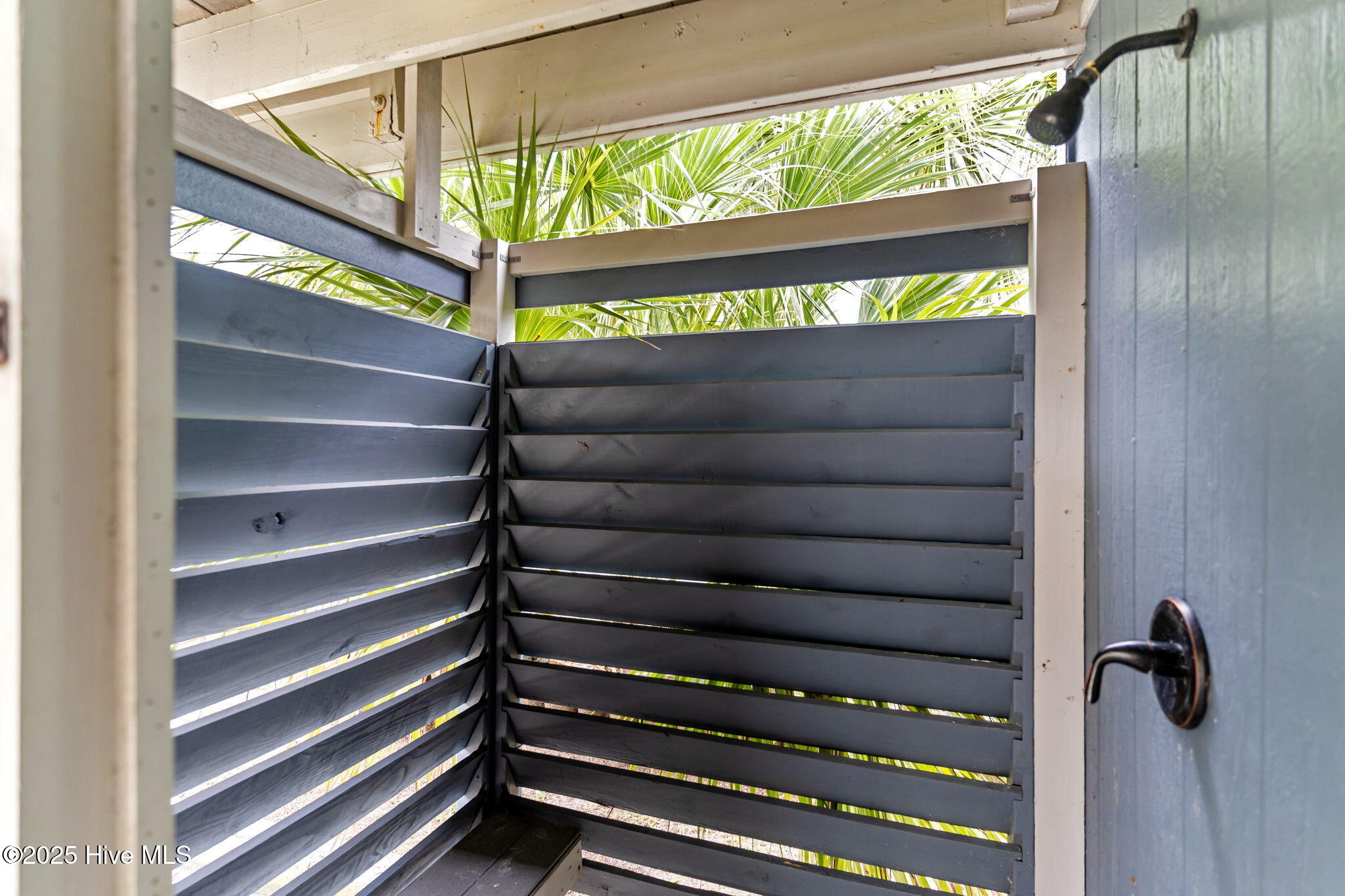 100526073 | Photo 56