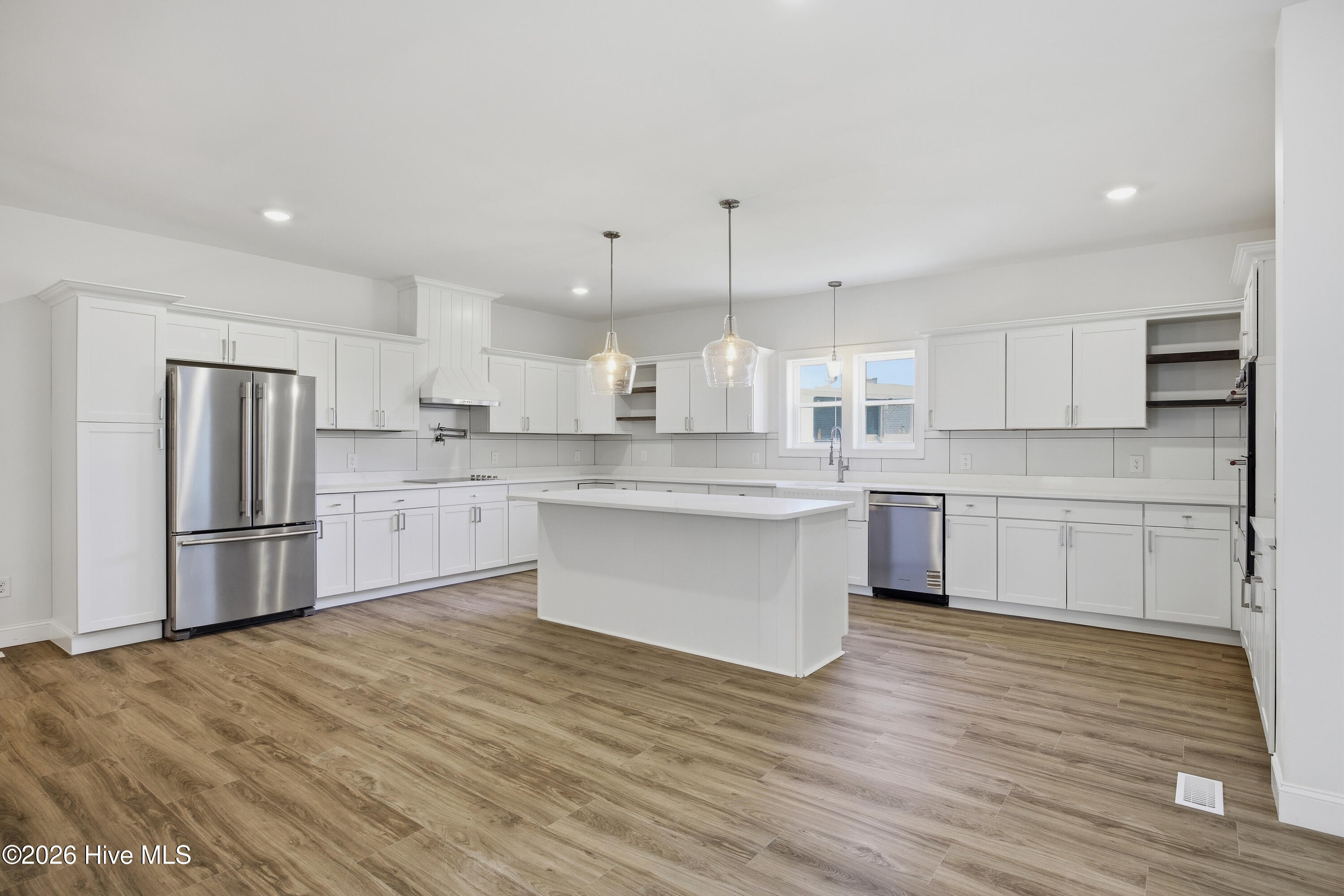 100569941 | Photo 22