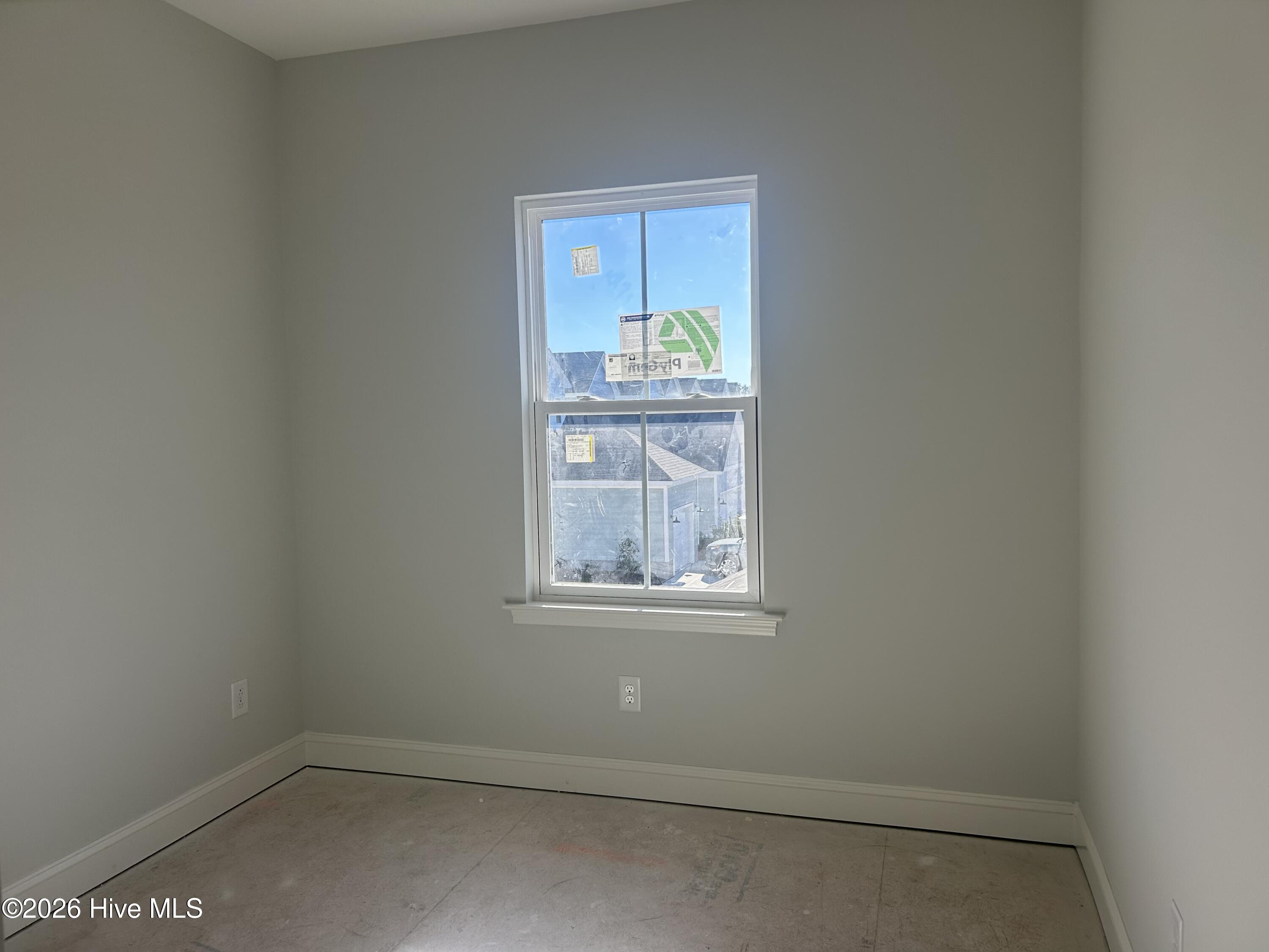 100549861 | Photo 11