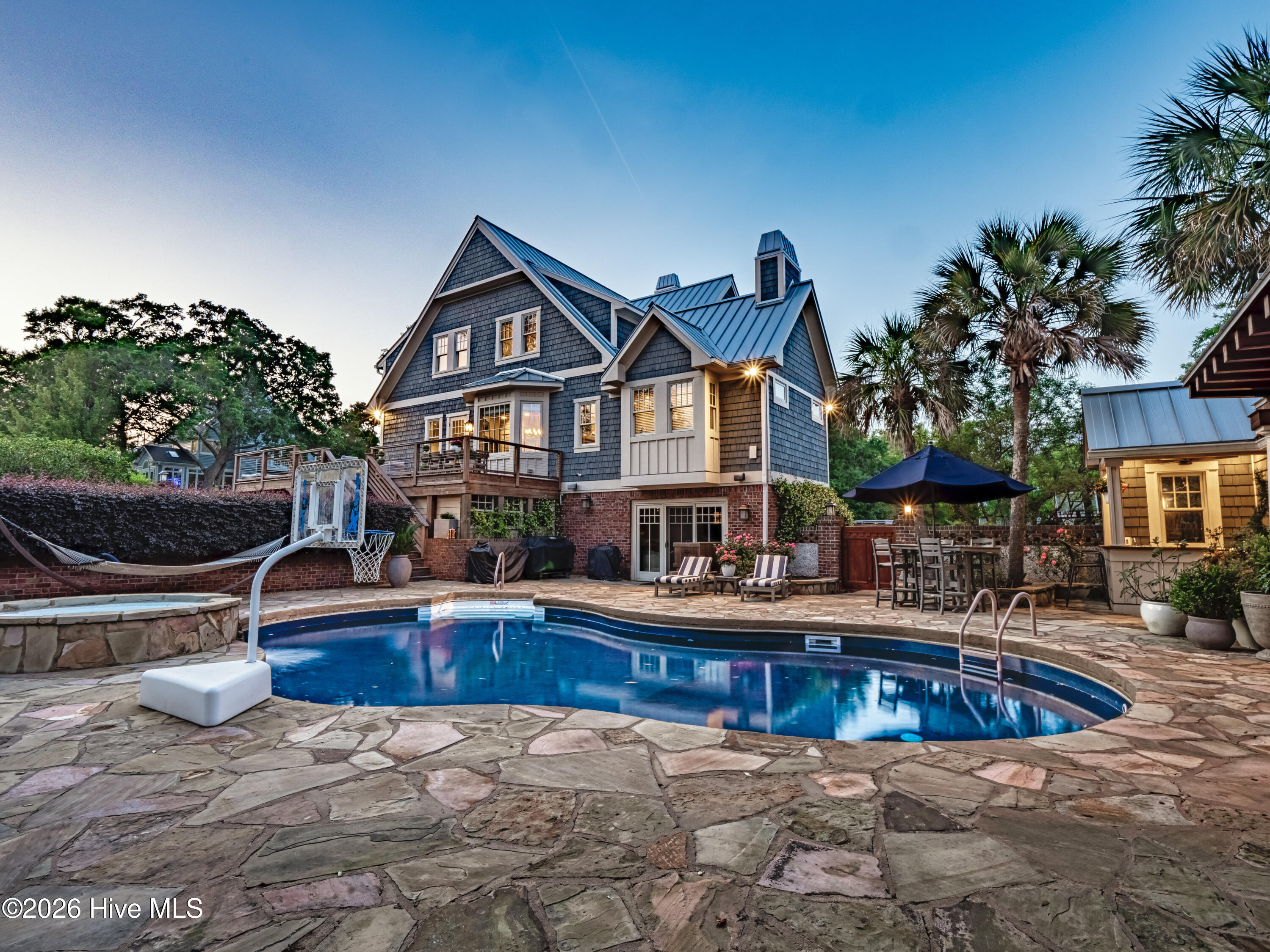 100552686 | Photo 74