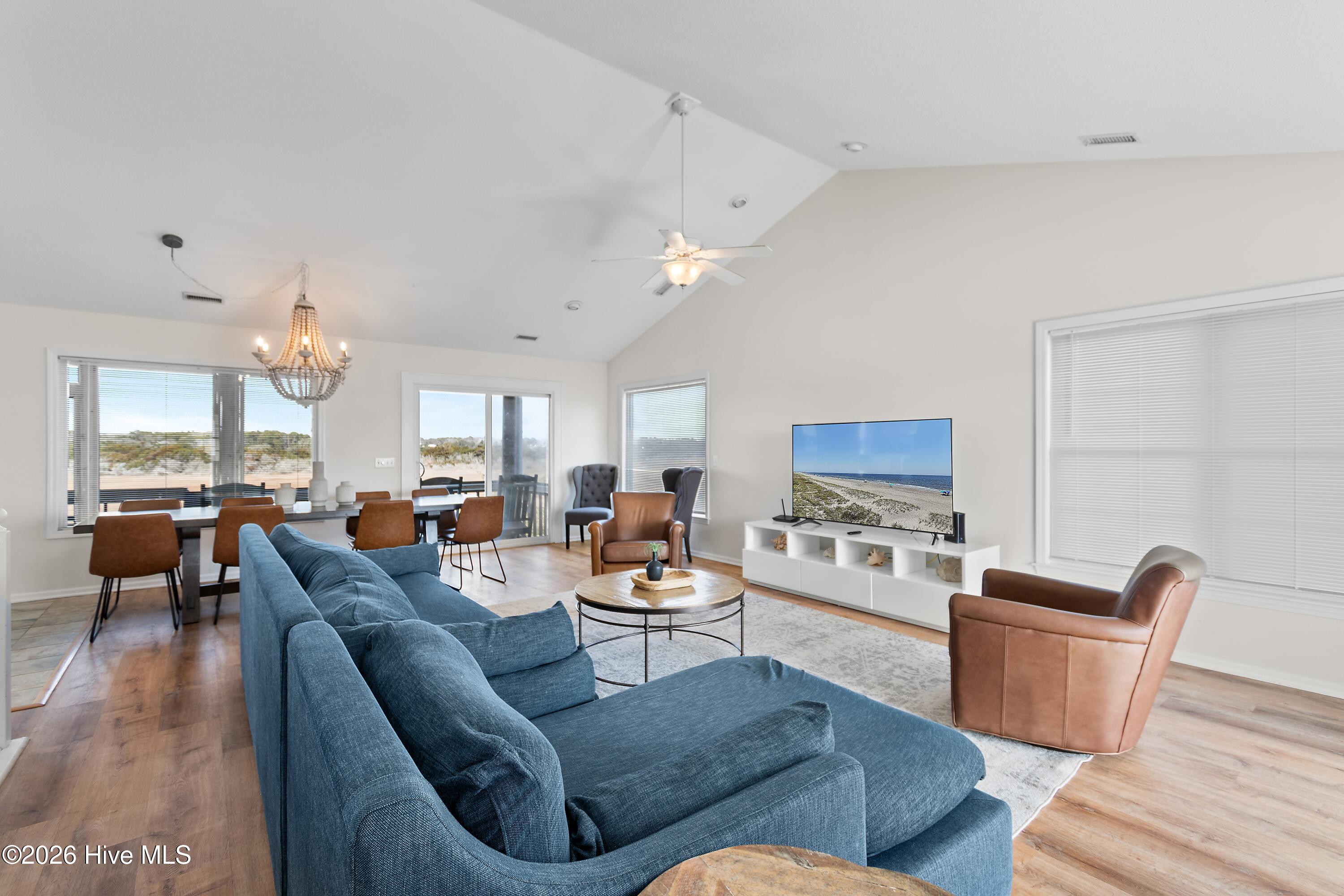 100550931 | Photo 16