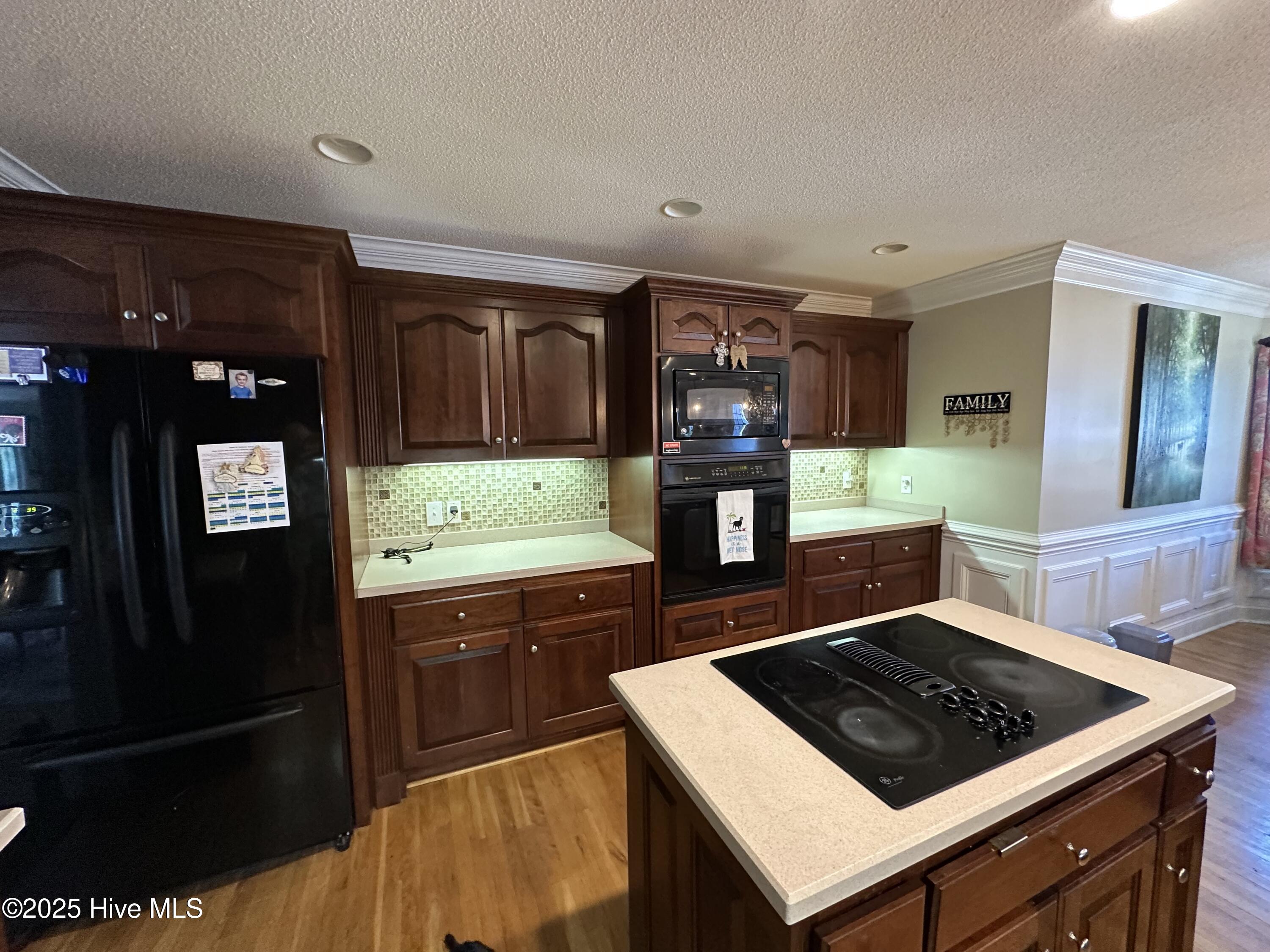 100514130 | Photo 33