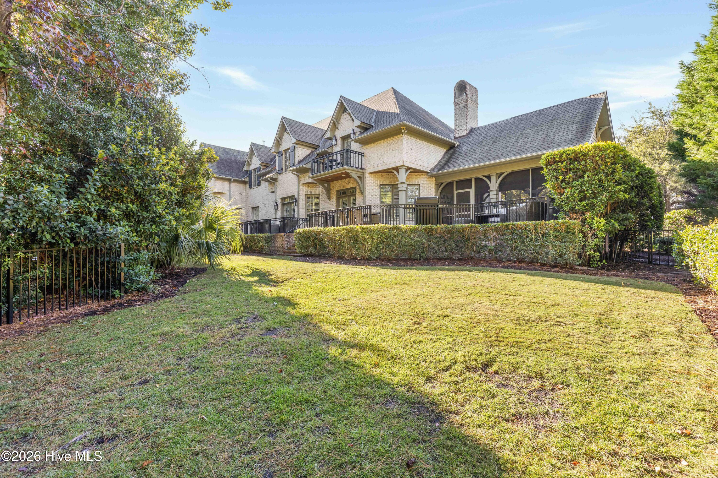 100555813 | Photo 99