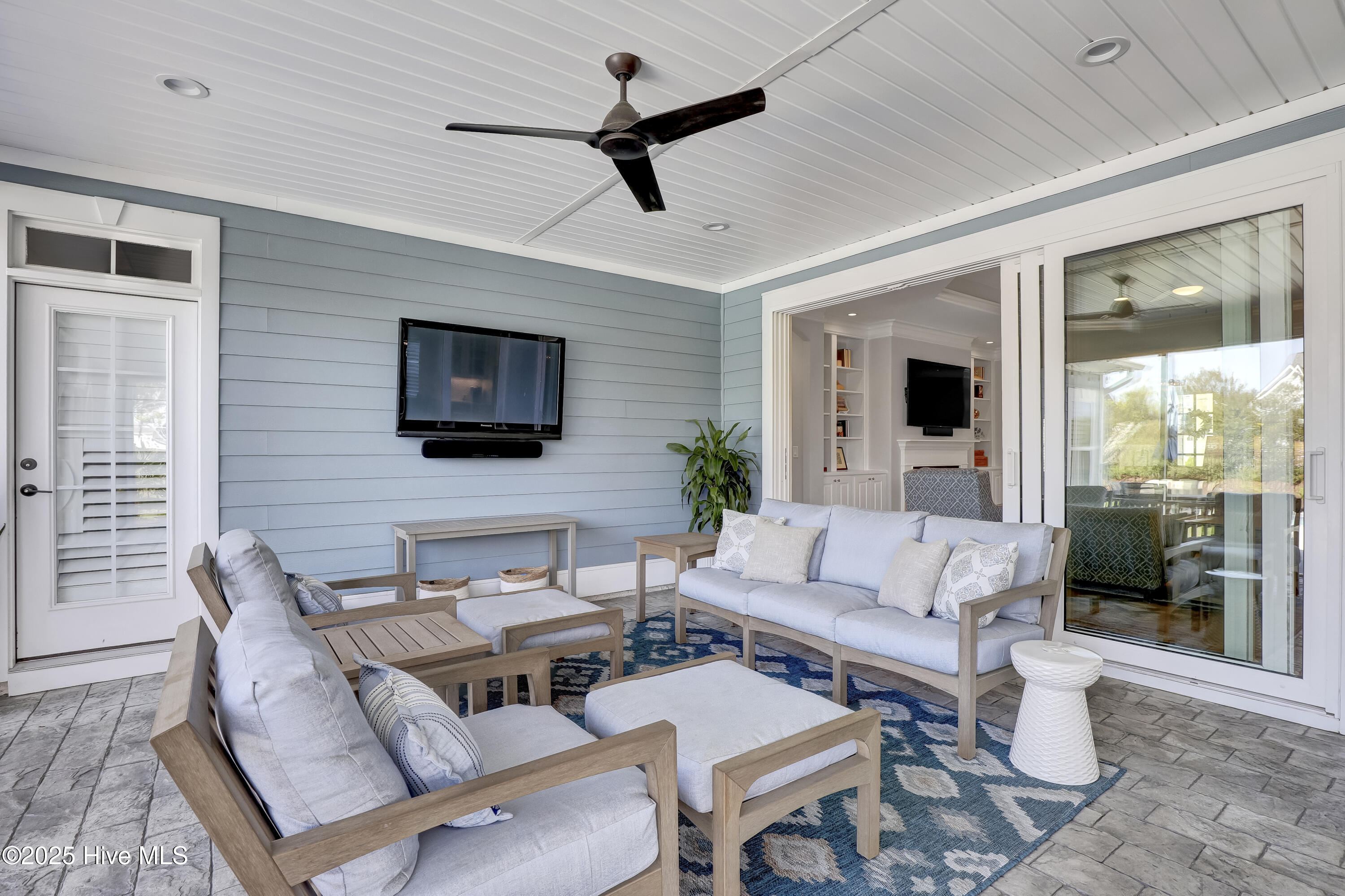 100557046 | Photo 27