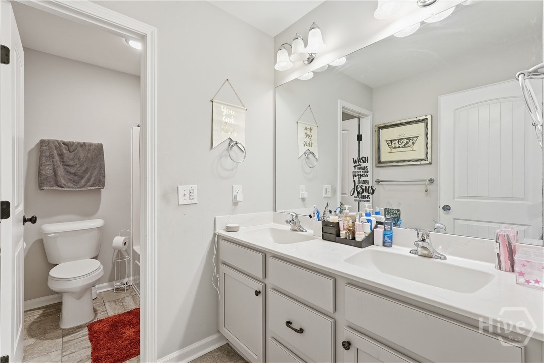 Upstairs main bath