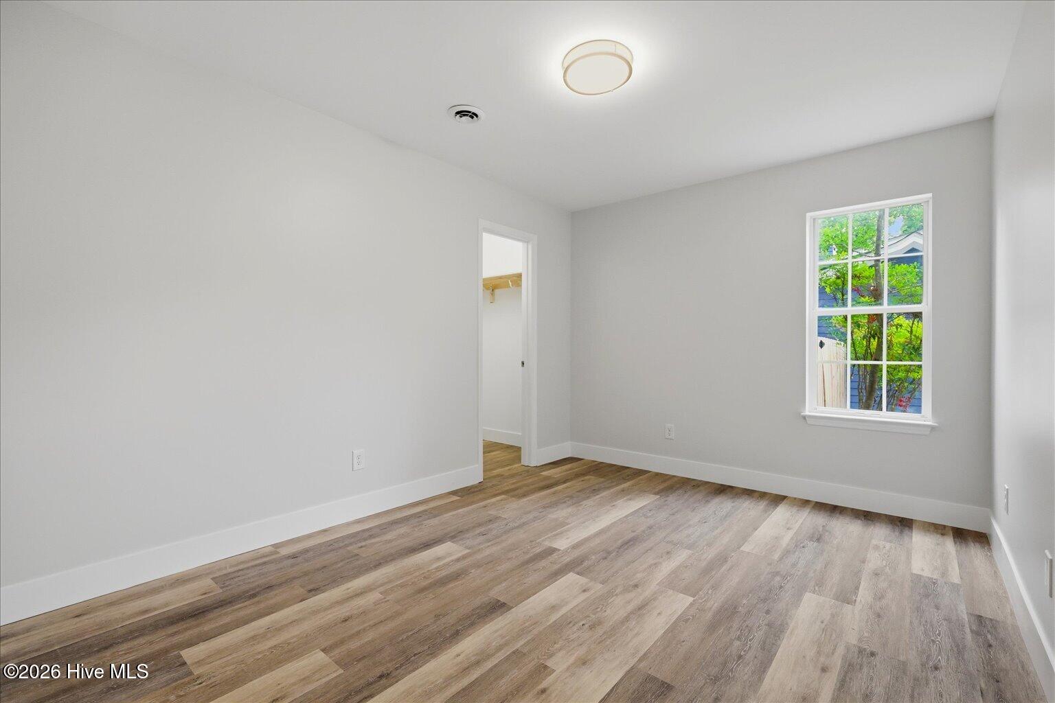 100570357 | Photo 30