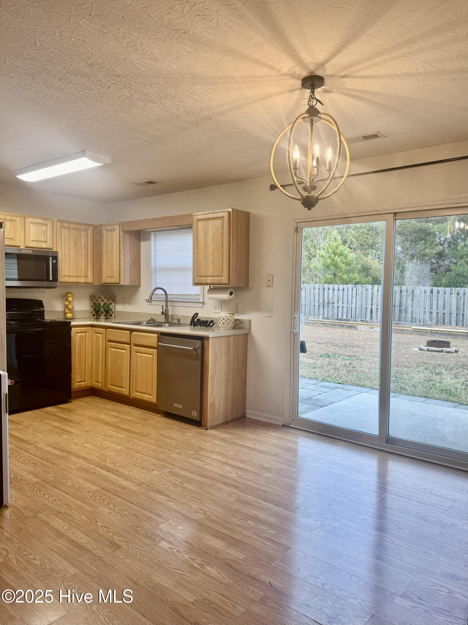 100544308 | Photo 12