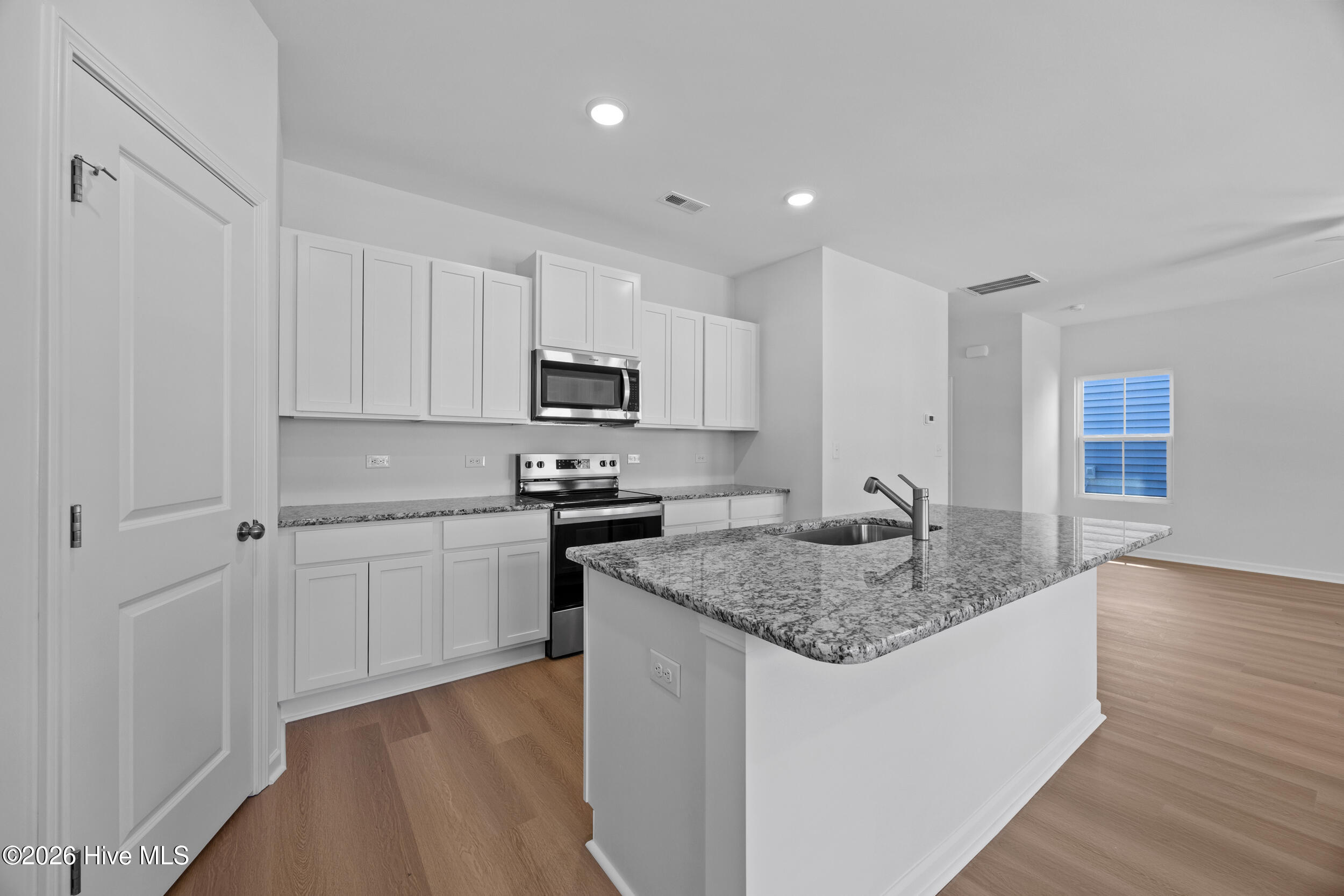 100547269 | Photo 21