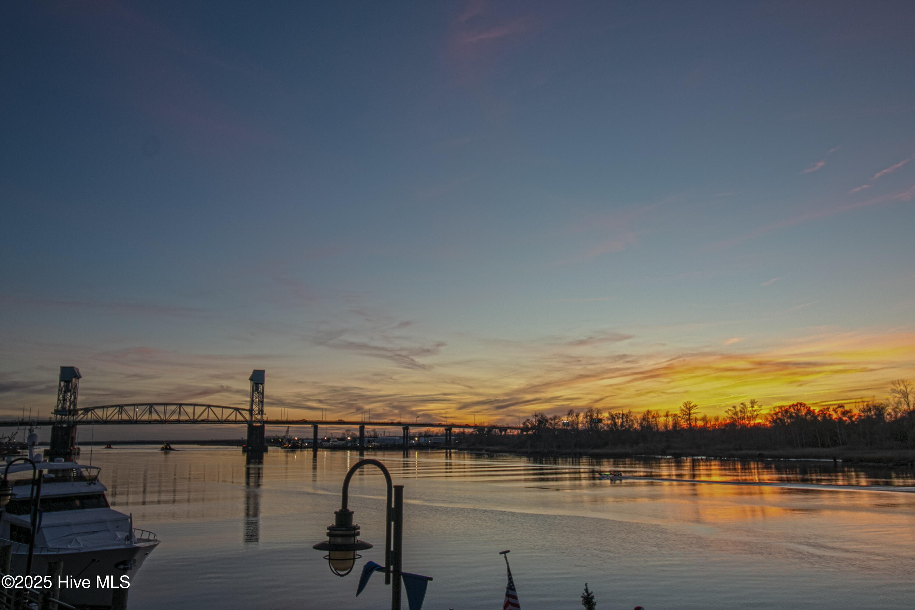 100545473 | Photo 35