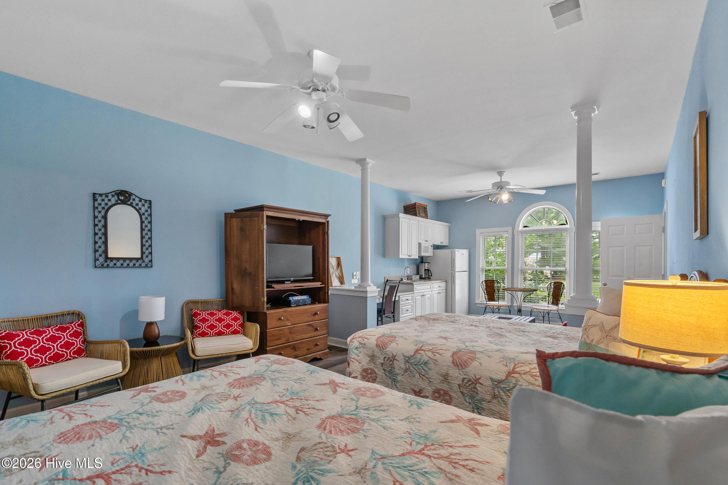 100563940 | Photo 36