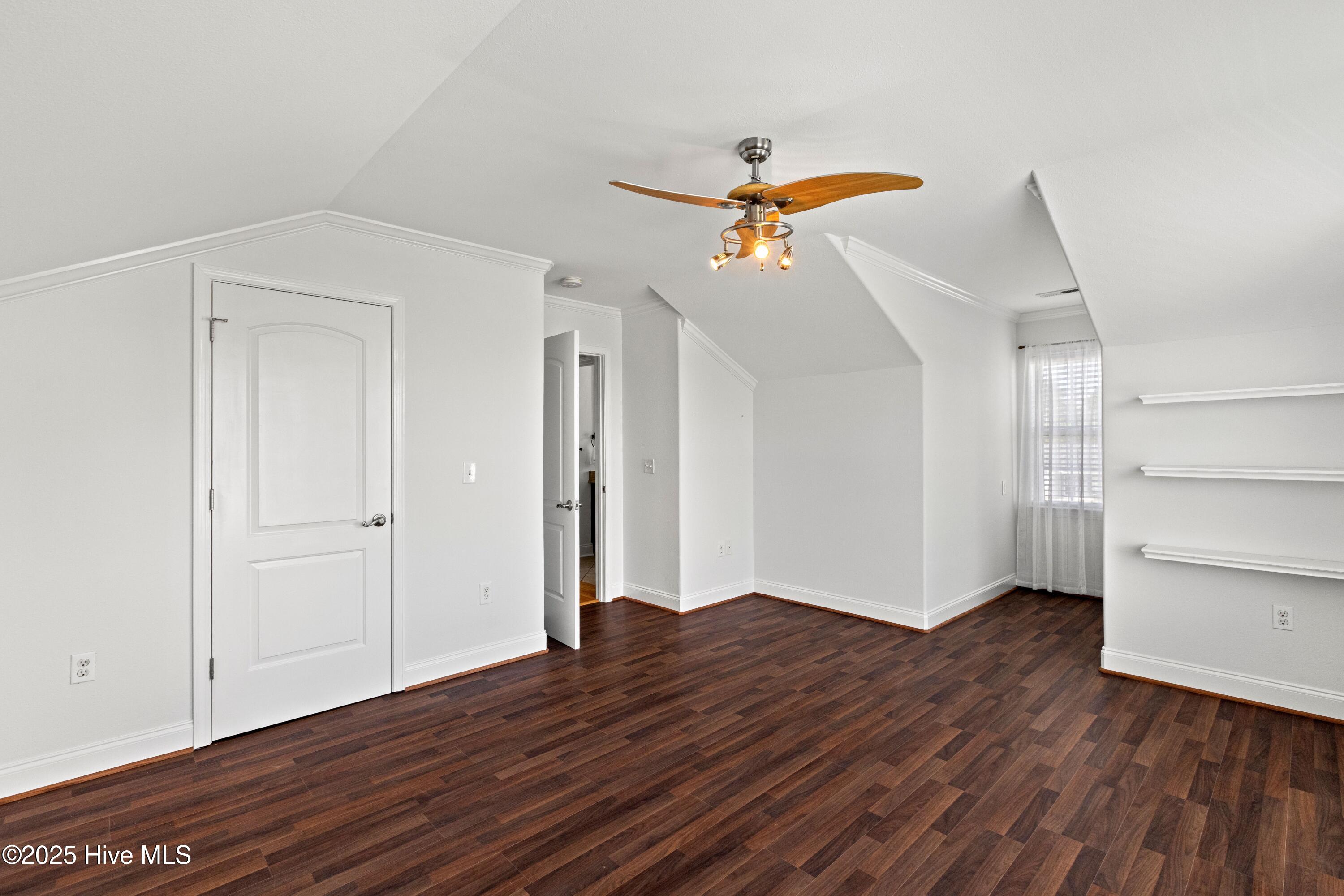 100532894 | Photo 36