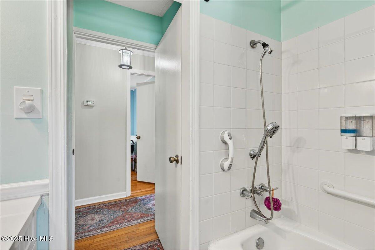 100532606 | Photo 23