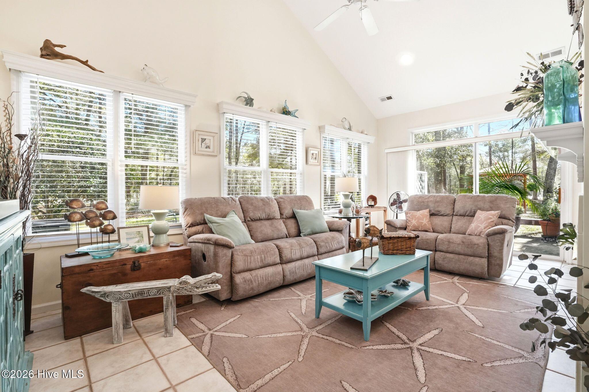 100562412 | Photo 28