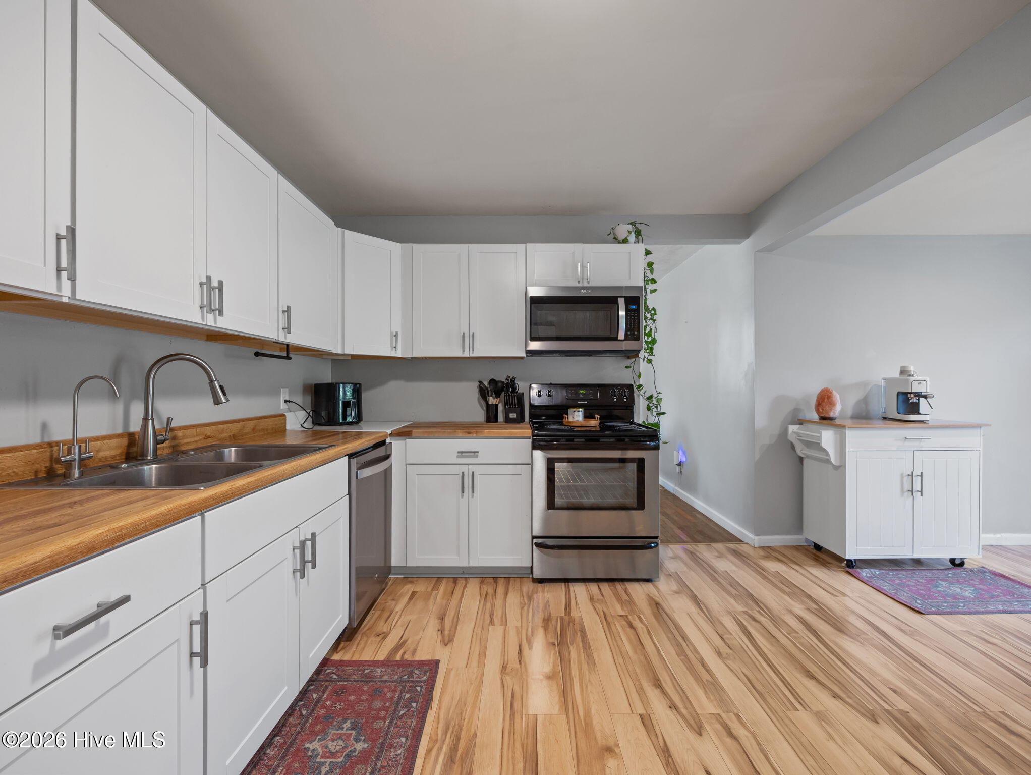 100565303 | Photo 24