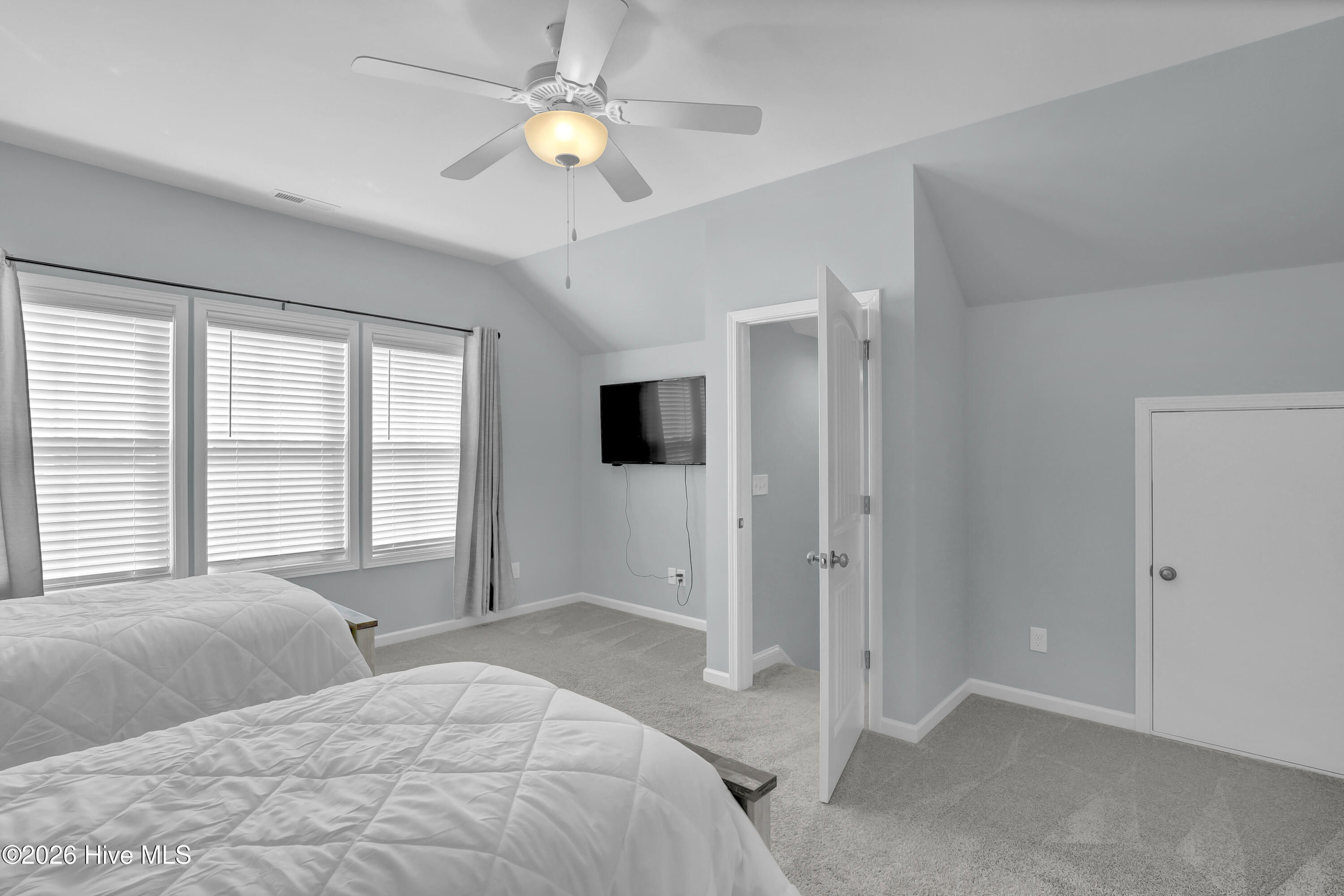 100567607 | Photo 23