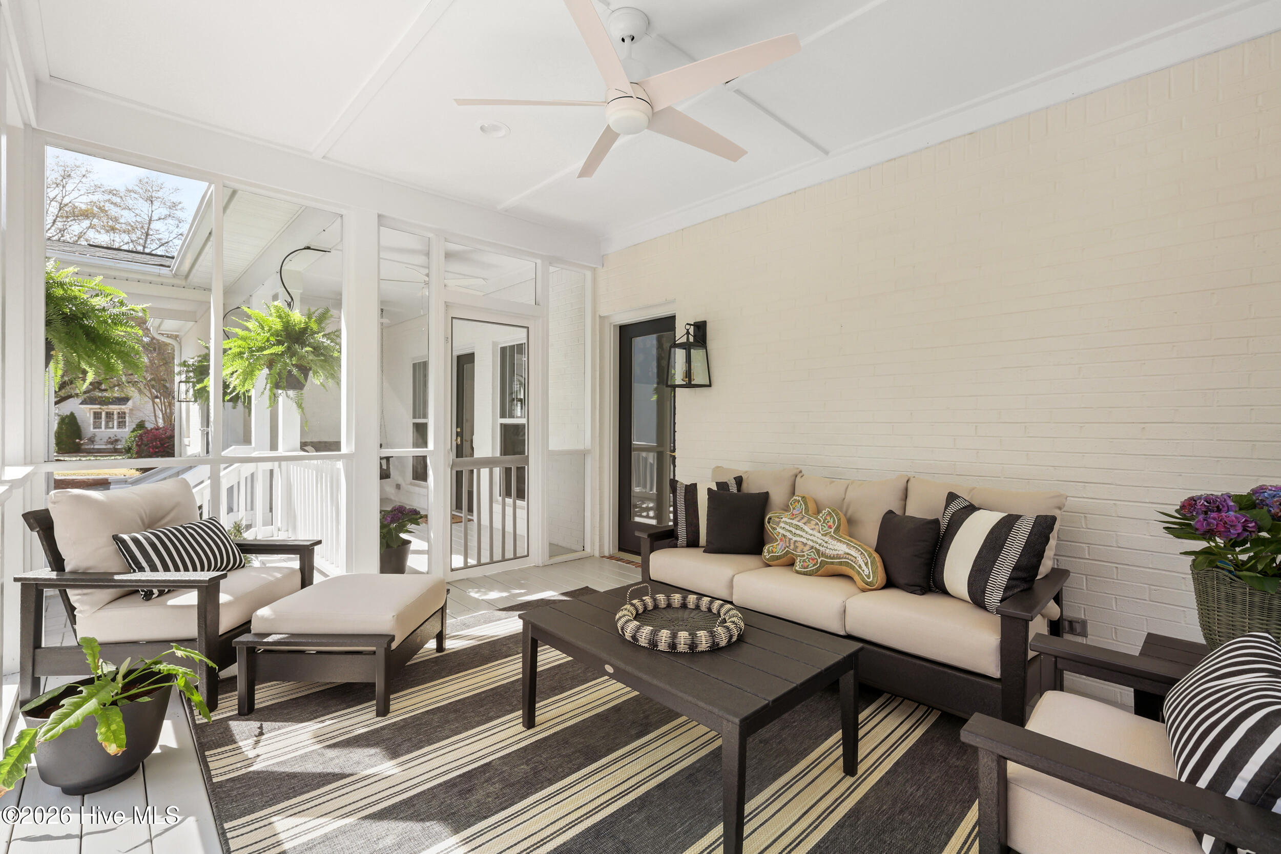 100562808 | Photo 36