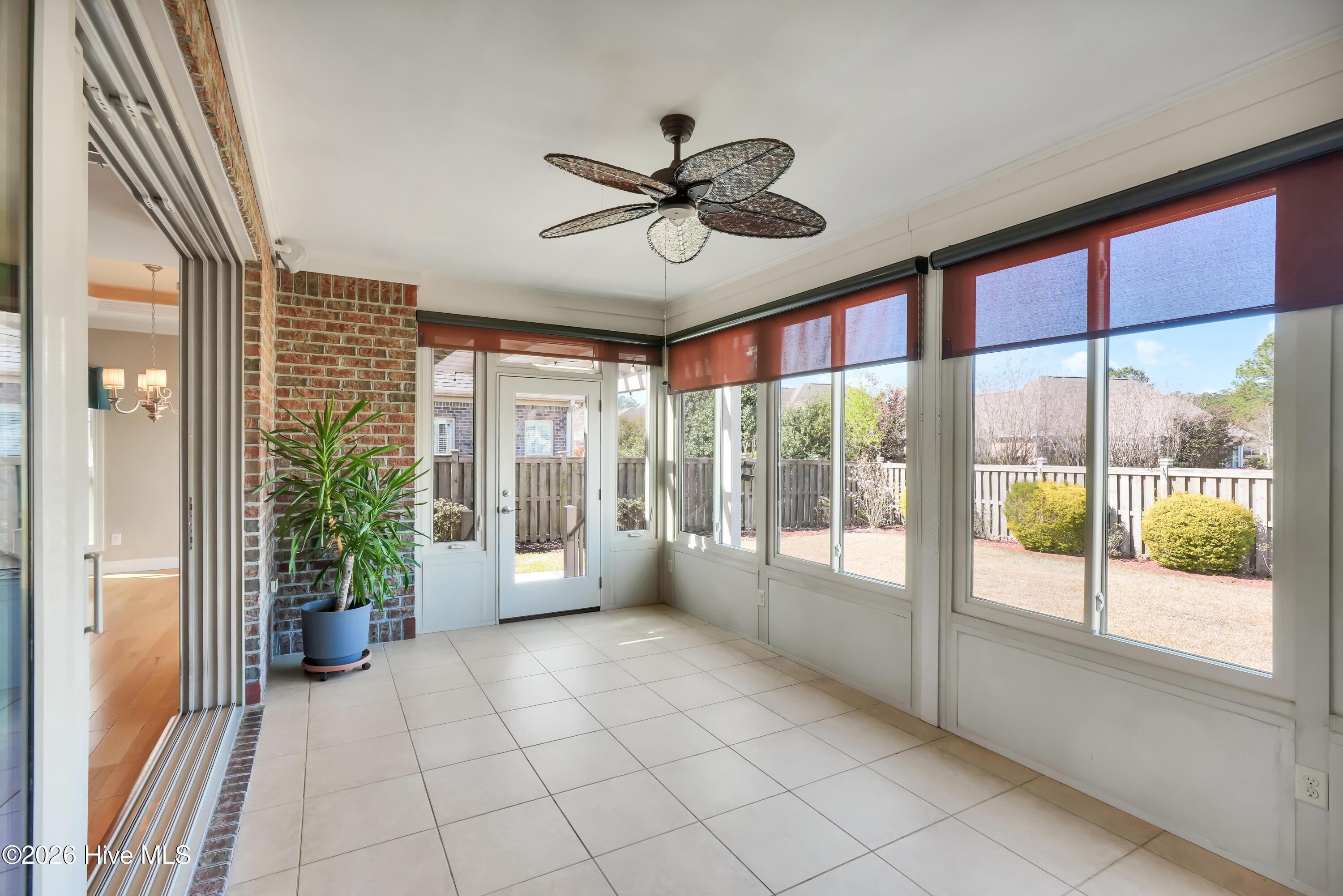 100562046 | Photo 29