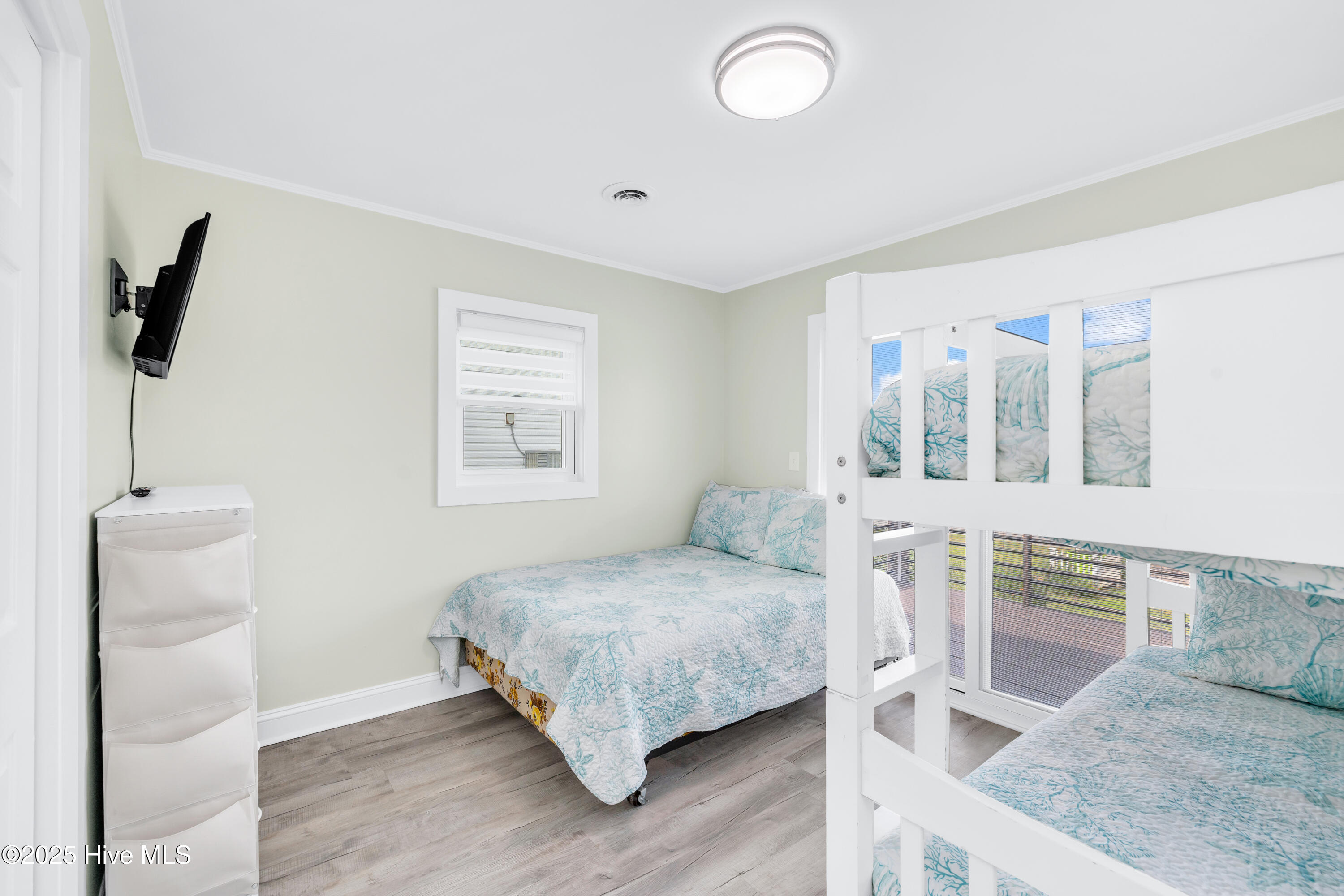 100550005 | Photo 23