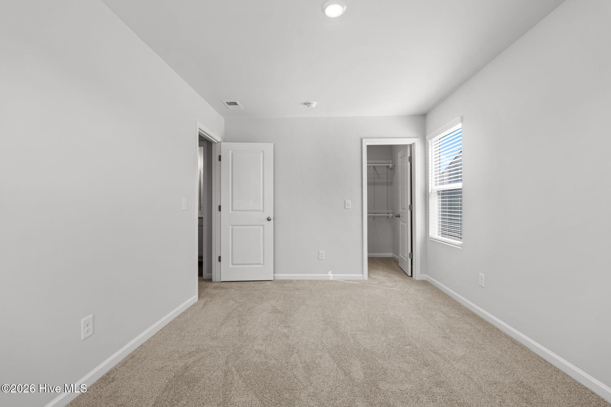 100567065 | Photo 33