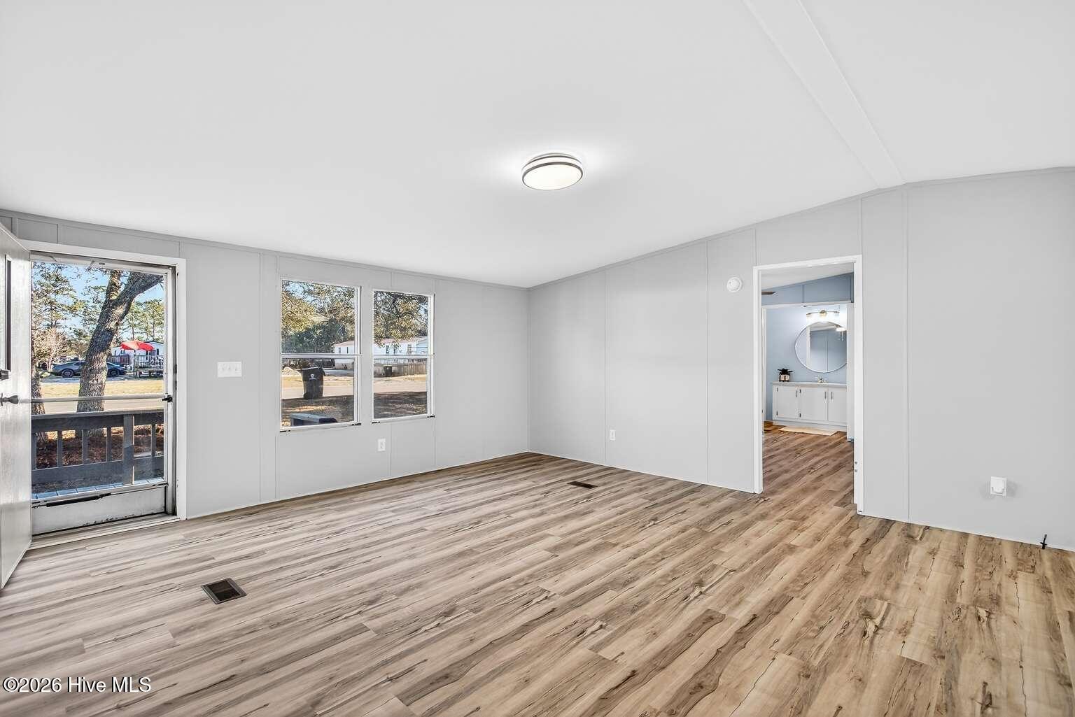 100551067 | Photo 12