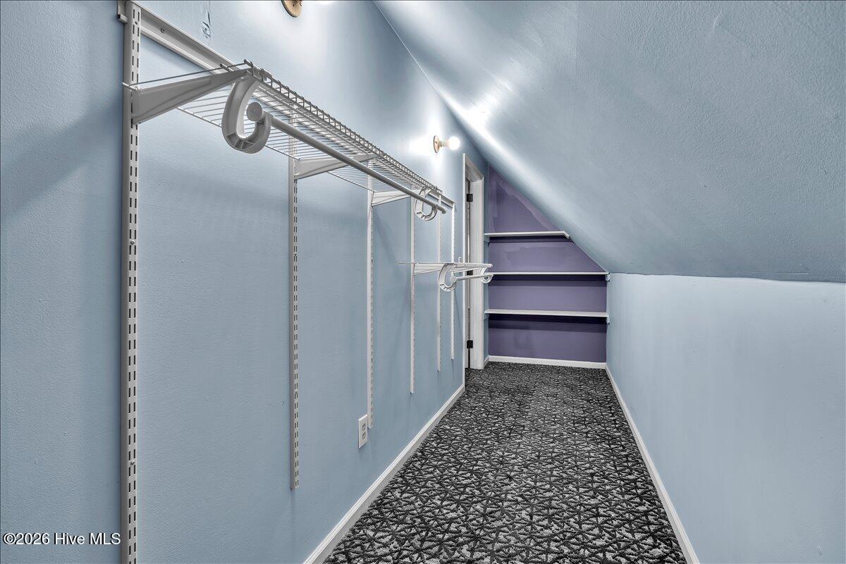 100566130 | Photo 36