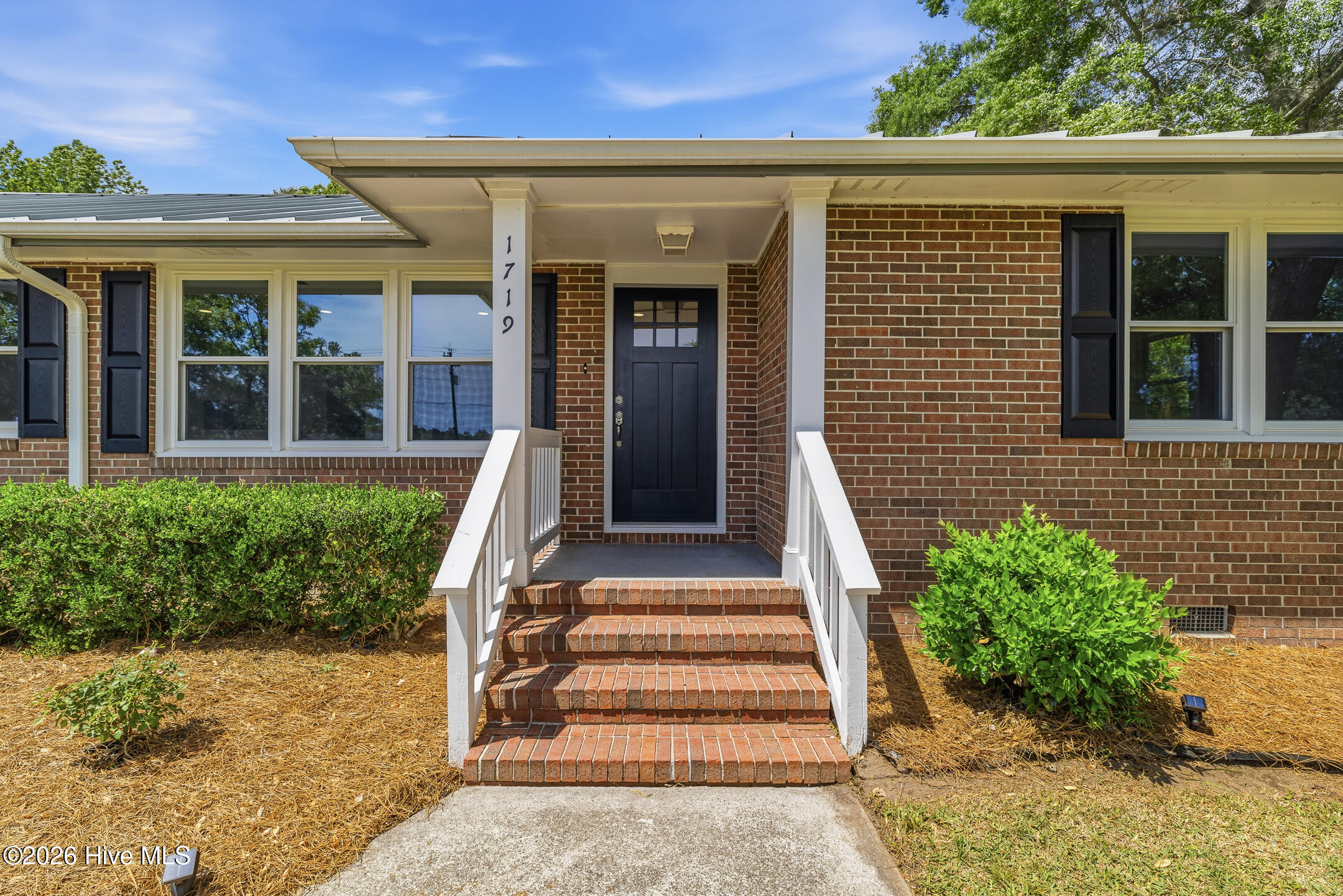 100570664 | Photo 60