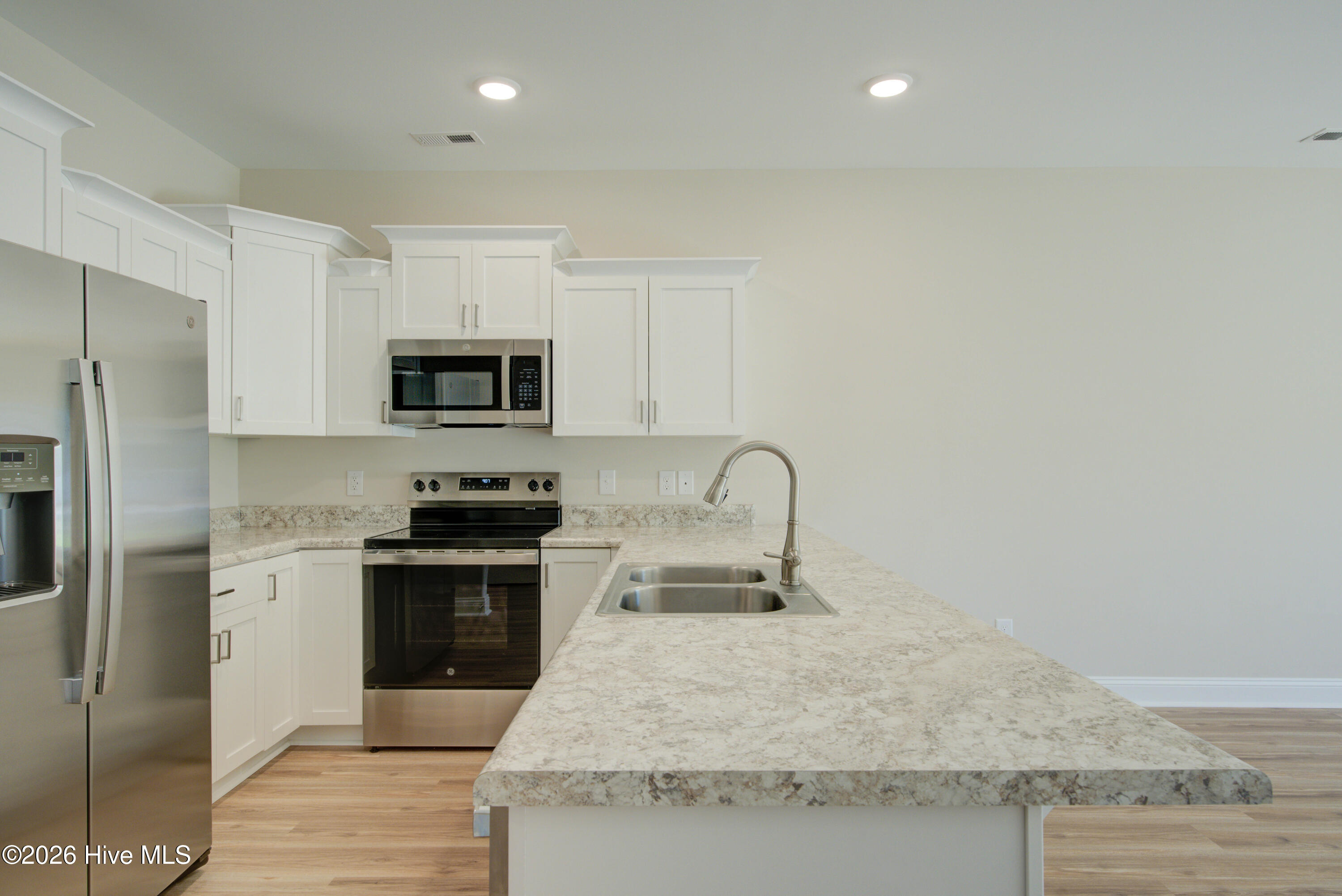 100561393 | Photo 10