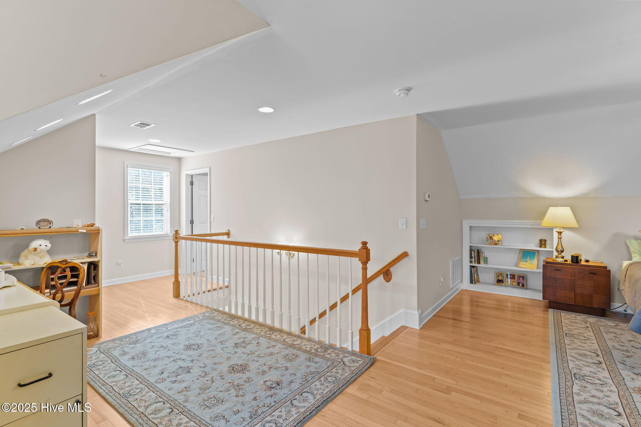 100543111 | Photo 63