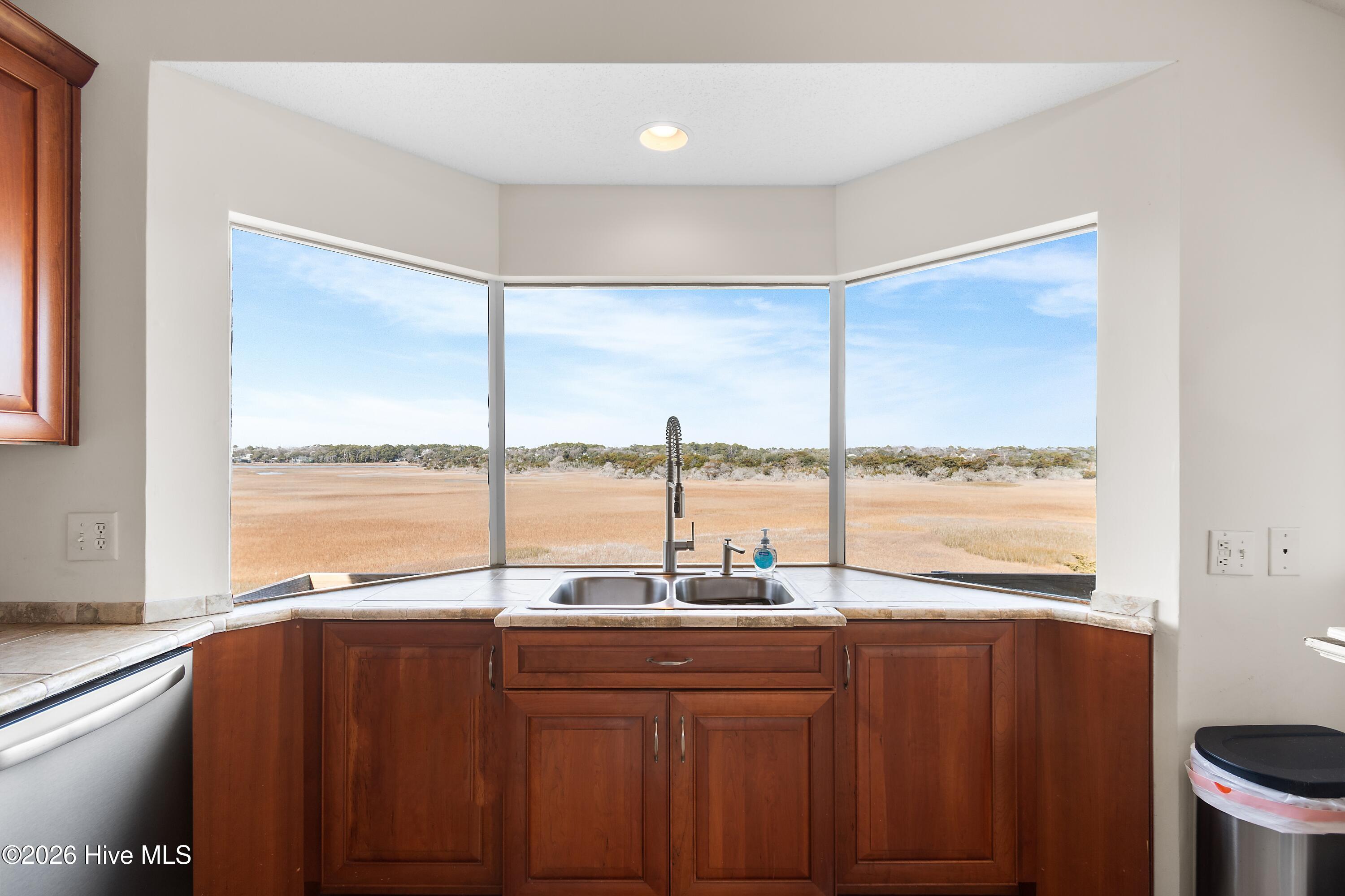 100550931 | Photo 23