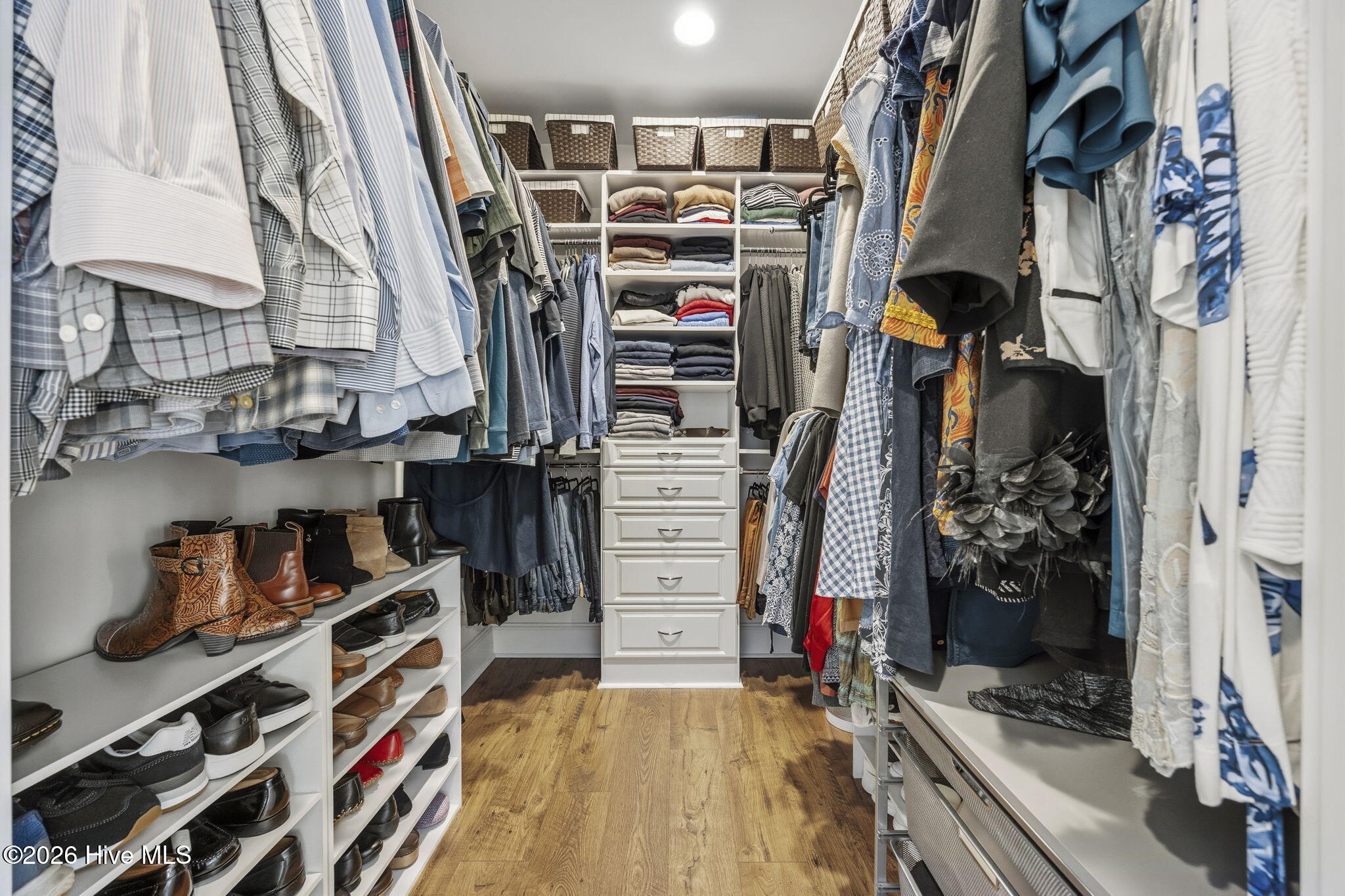 100553827 | Photo 33