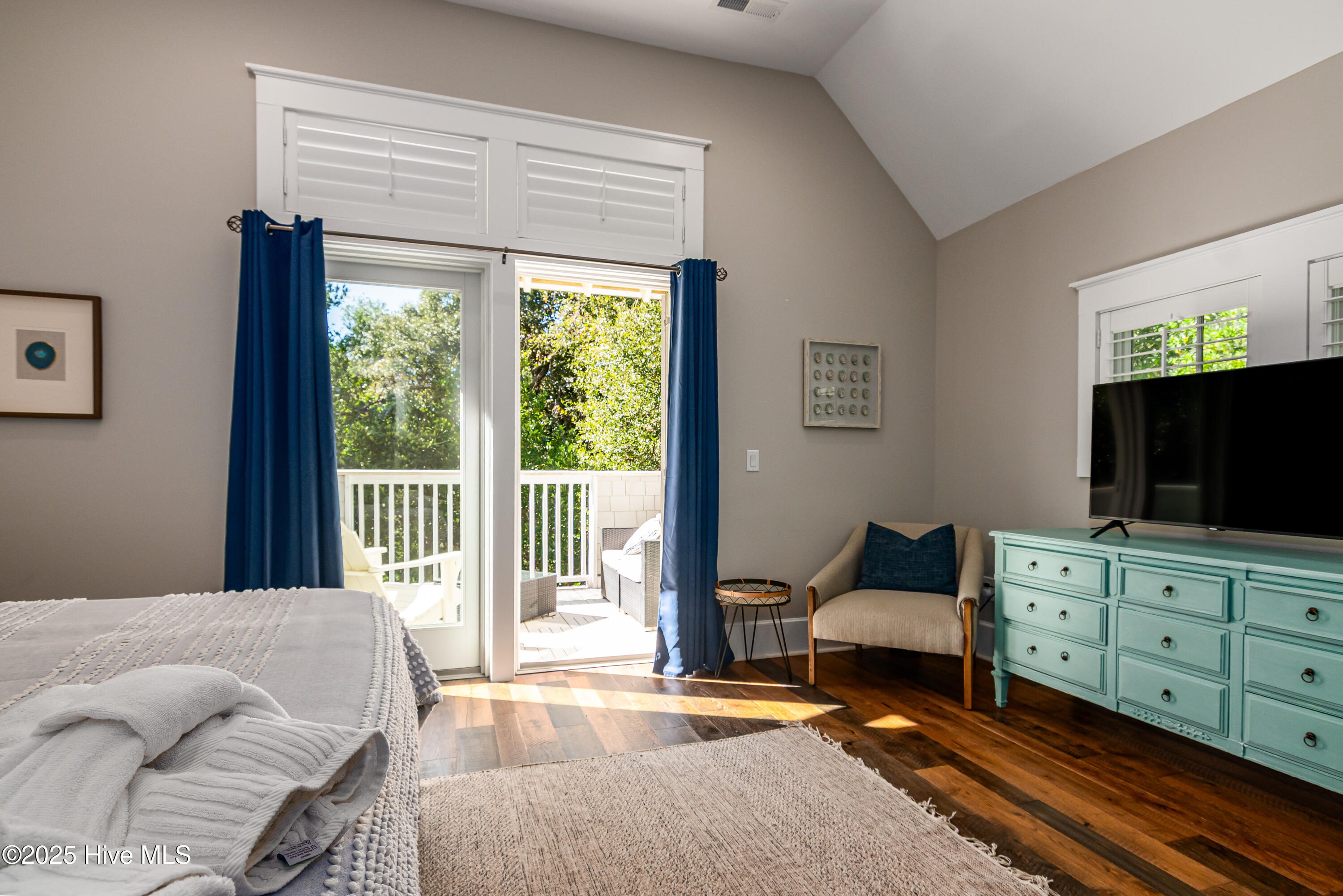 100530236 | Photo 53