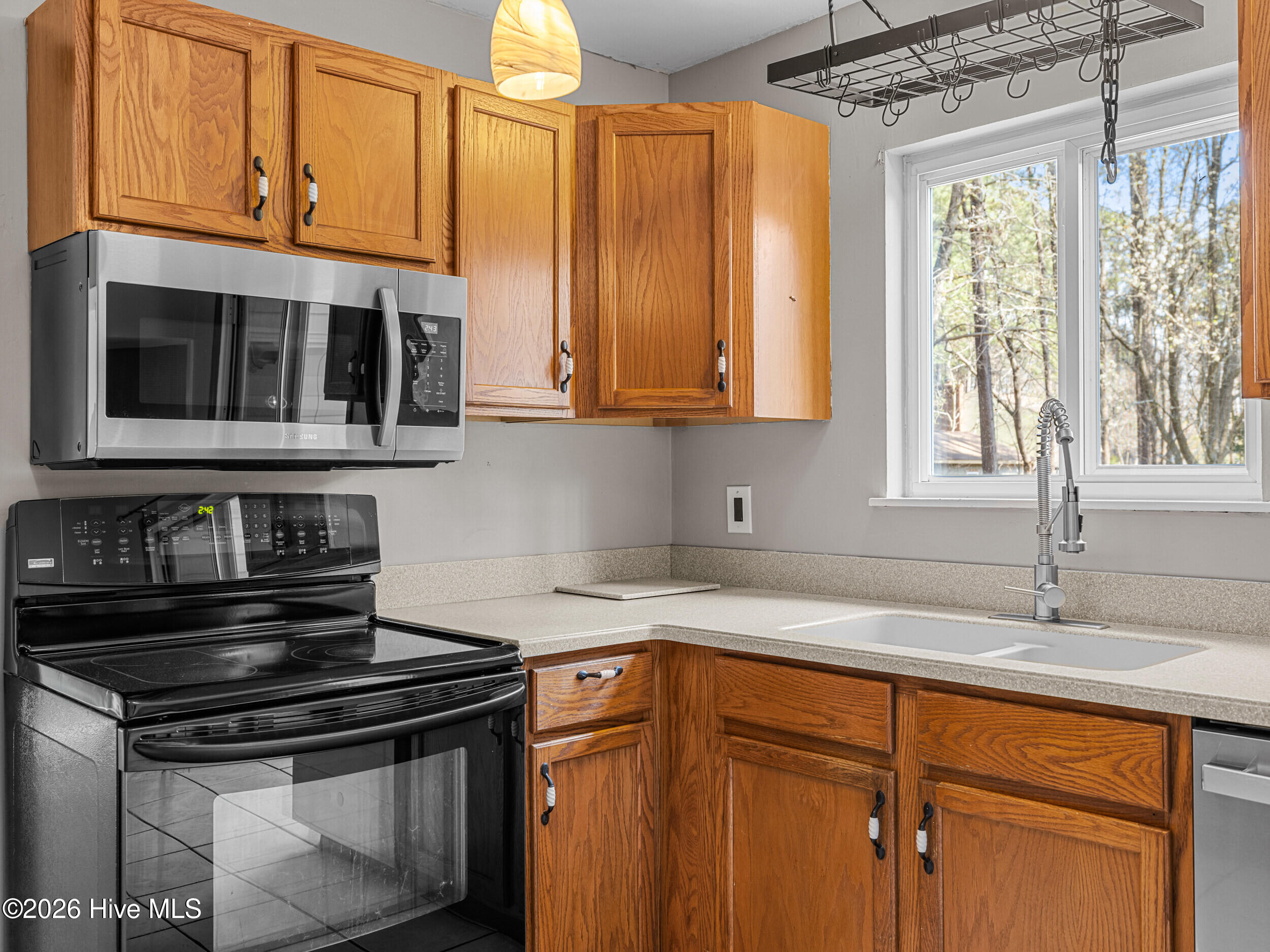 100561743 | Photo 18