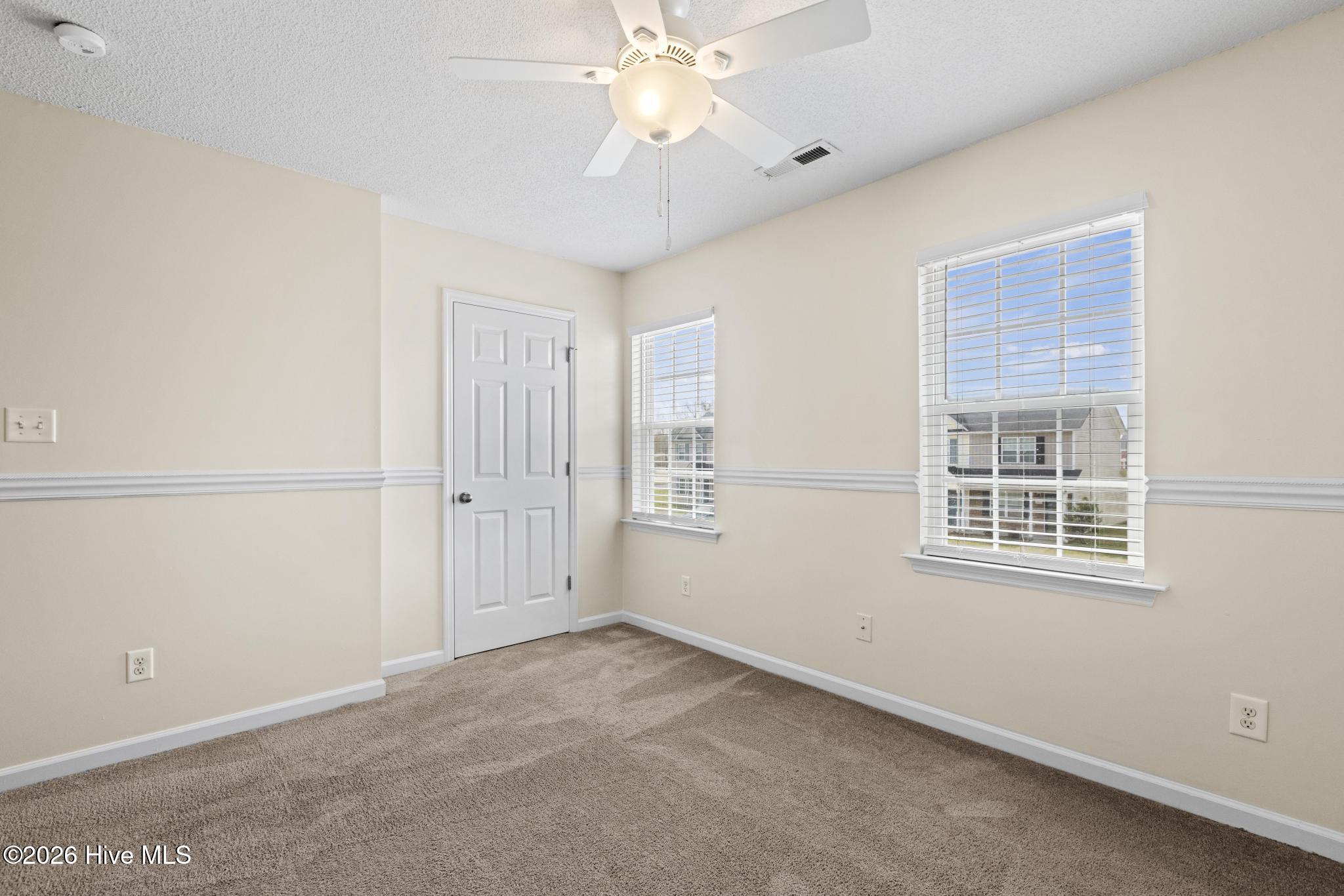 100554013 | Photo 18