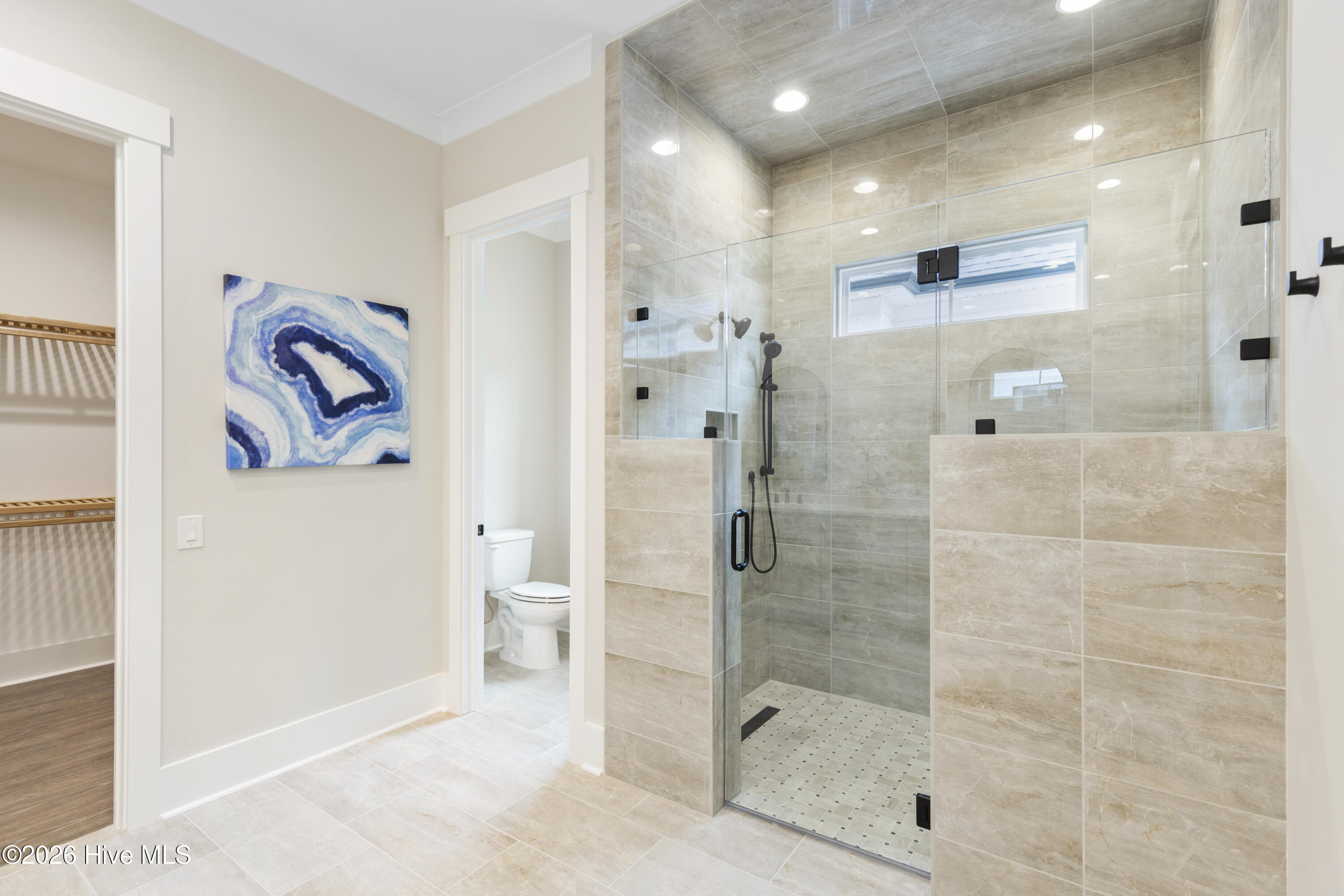 100537475 | Photo 40