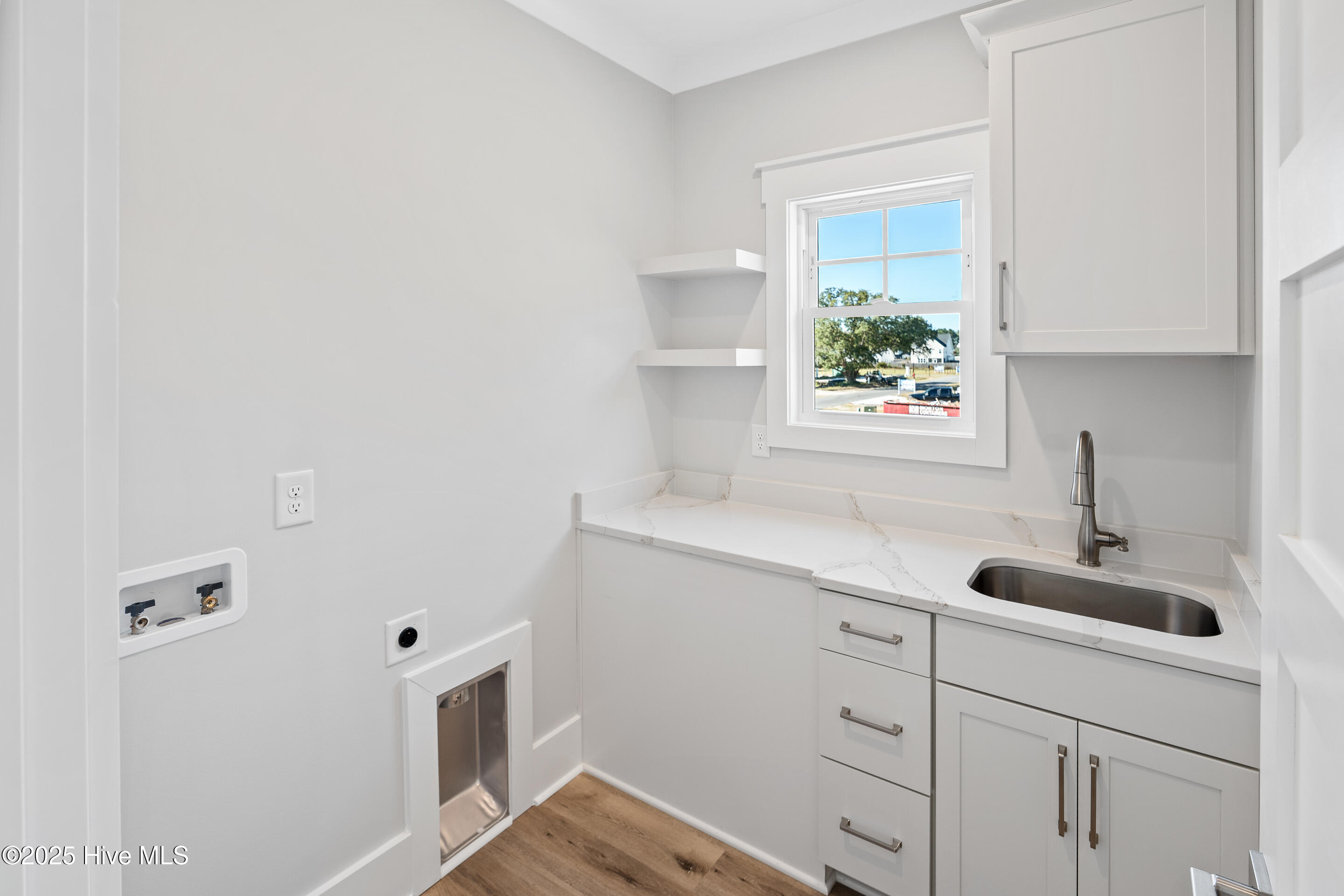 100557096 | Photo 36