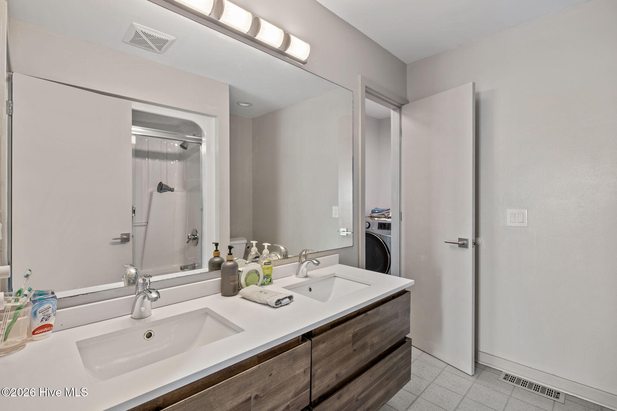 100557816 | Photo 38