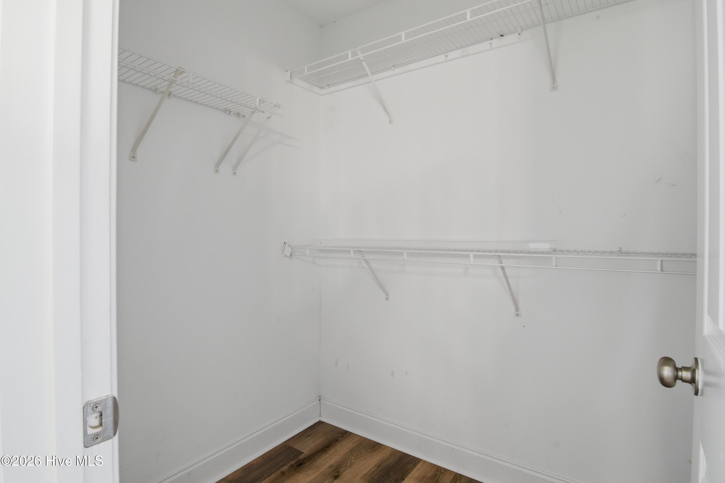 100549950 | Photo 16