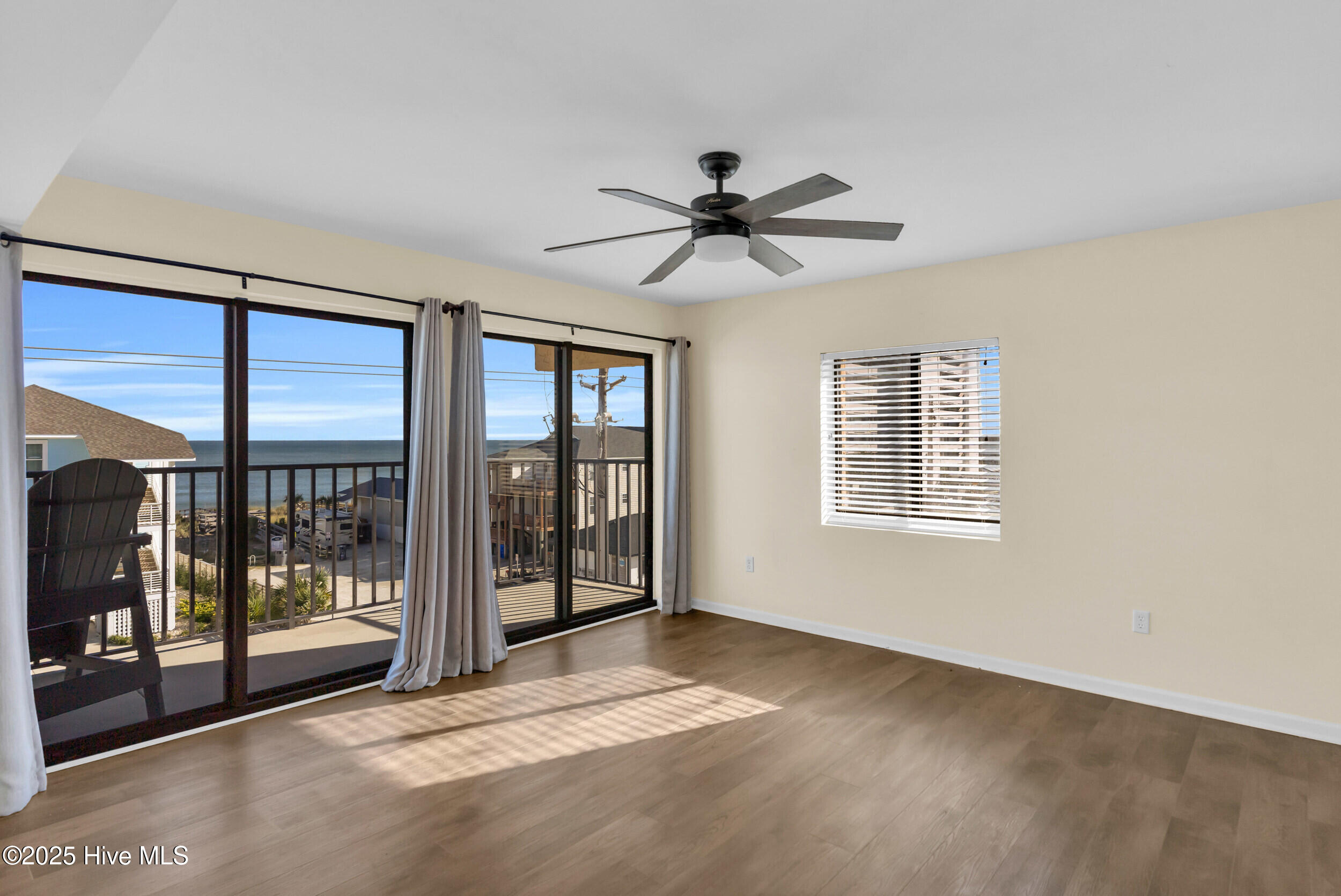 100541265 | Photo 14