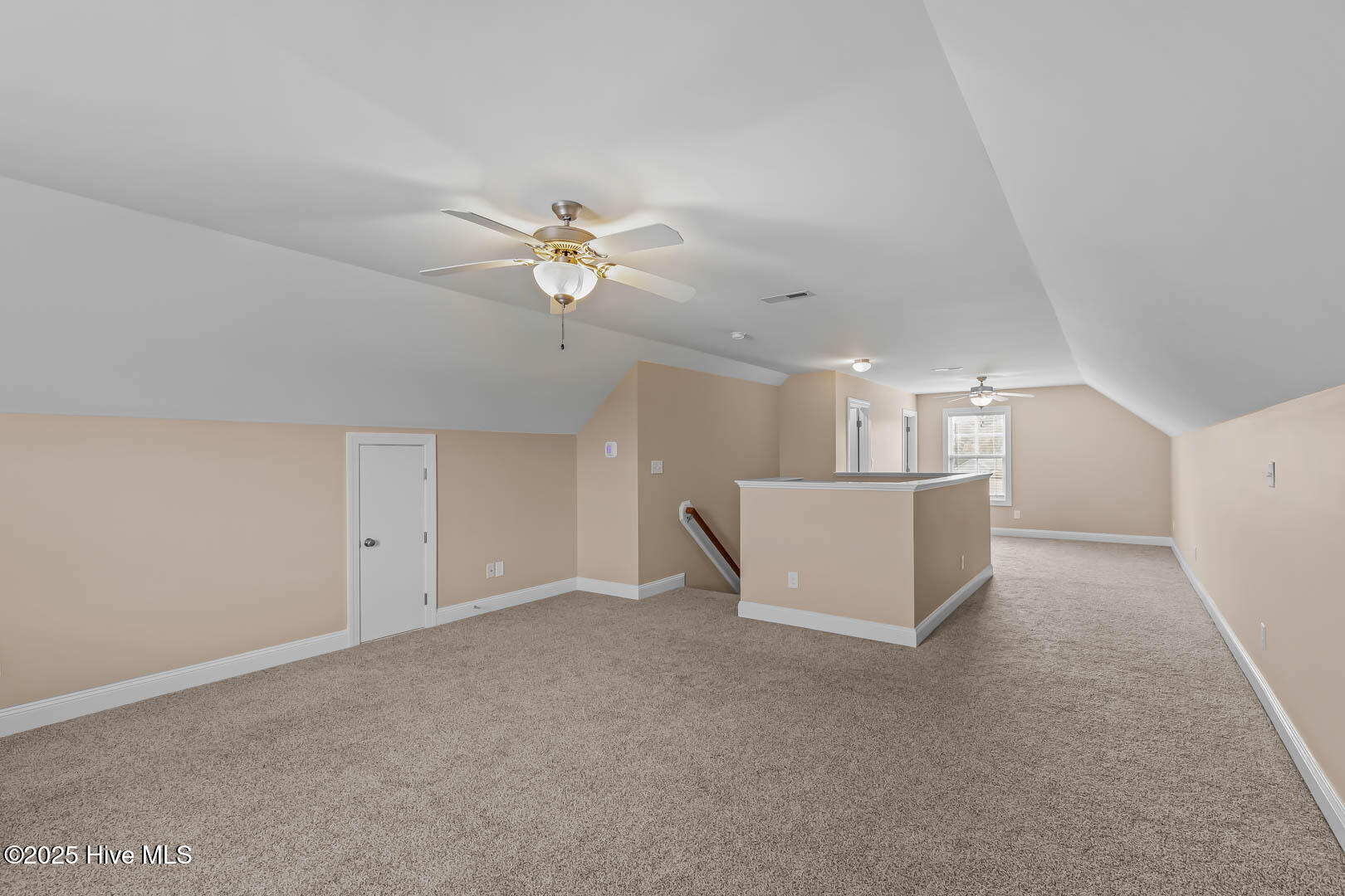 100532827 | Photo 55