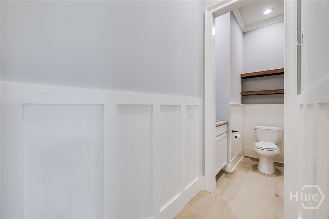 Full Guest Bath 1st Floor