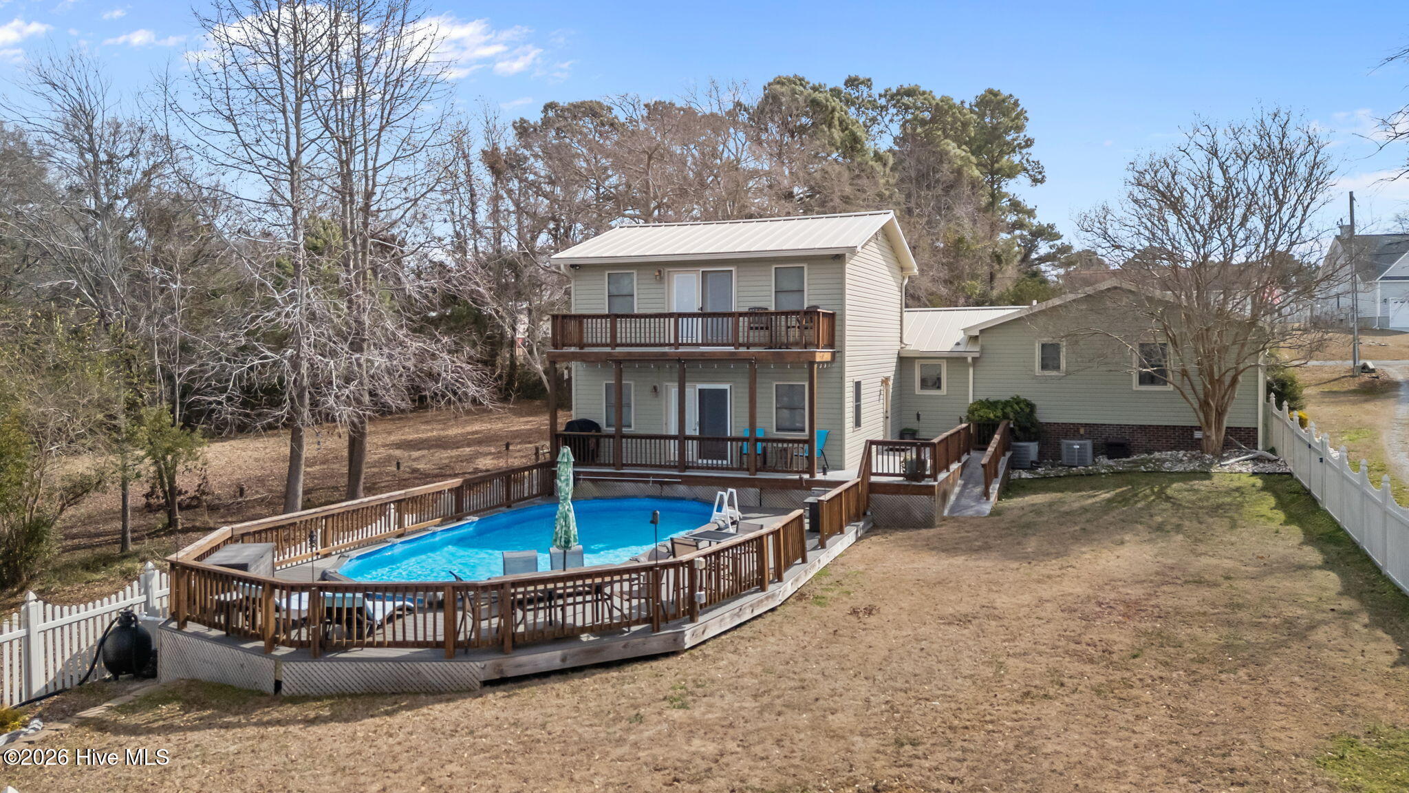 100558947 | Photo 35