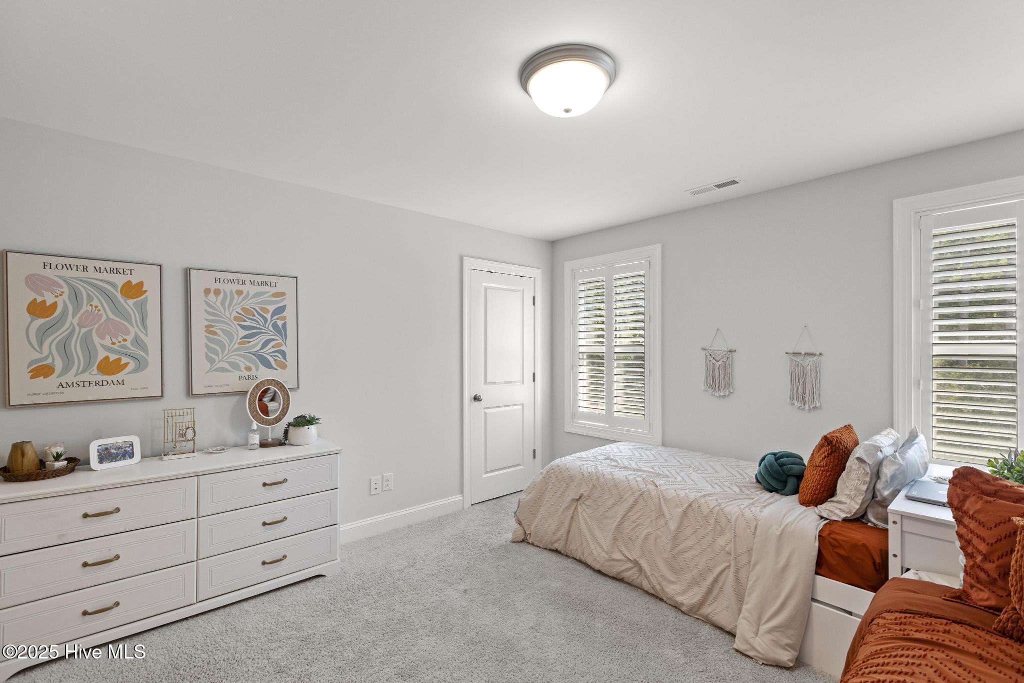 100516290 | Photo 29