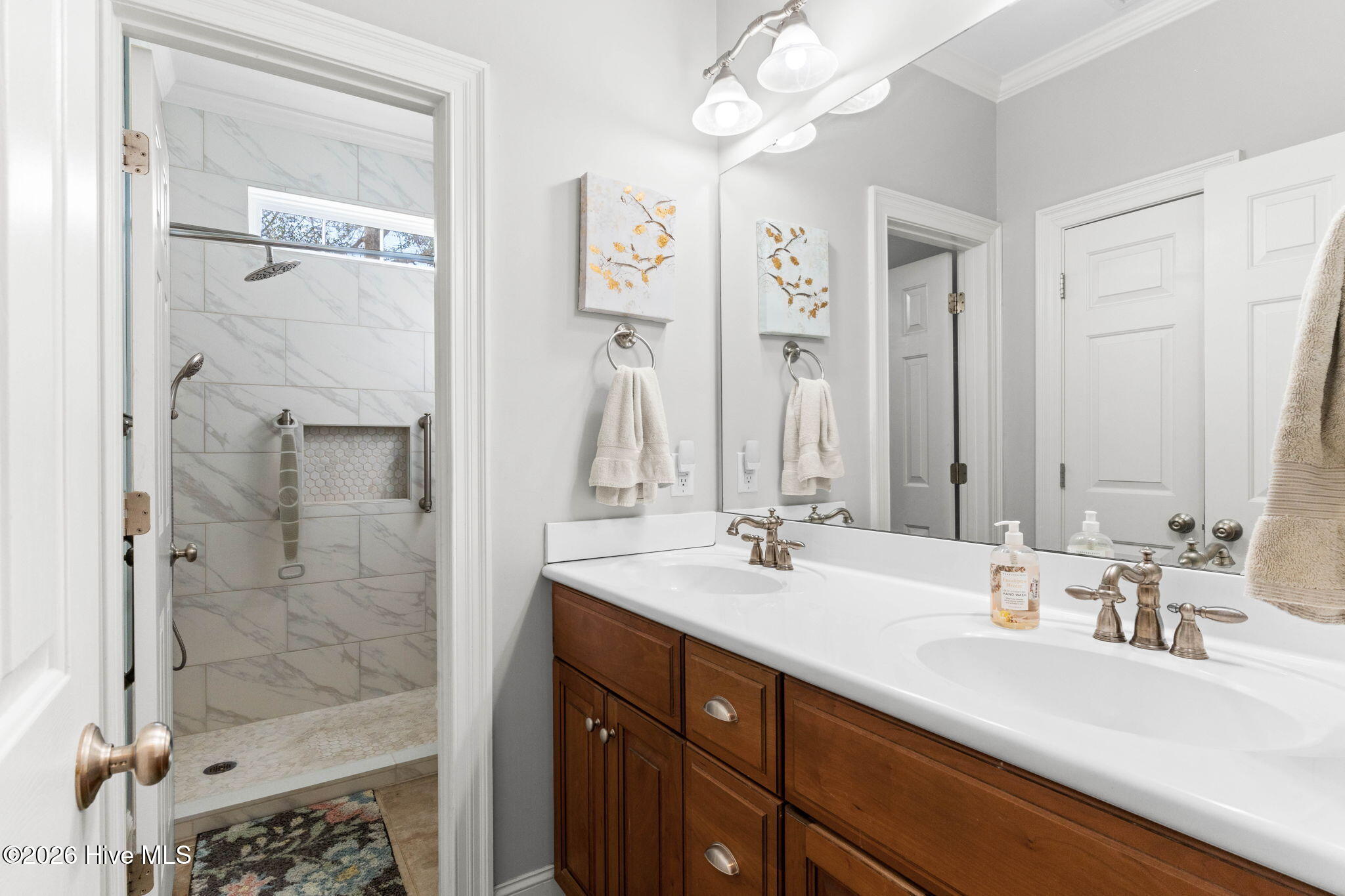 100560894 | Photo 24